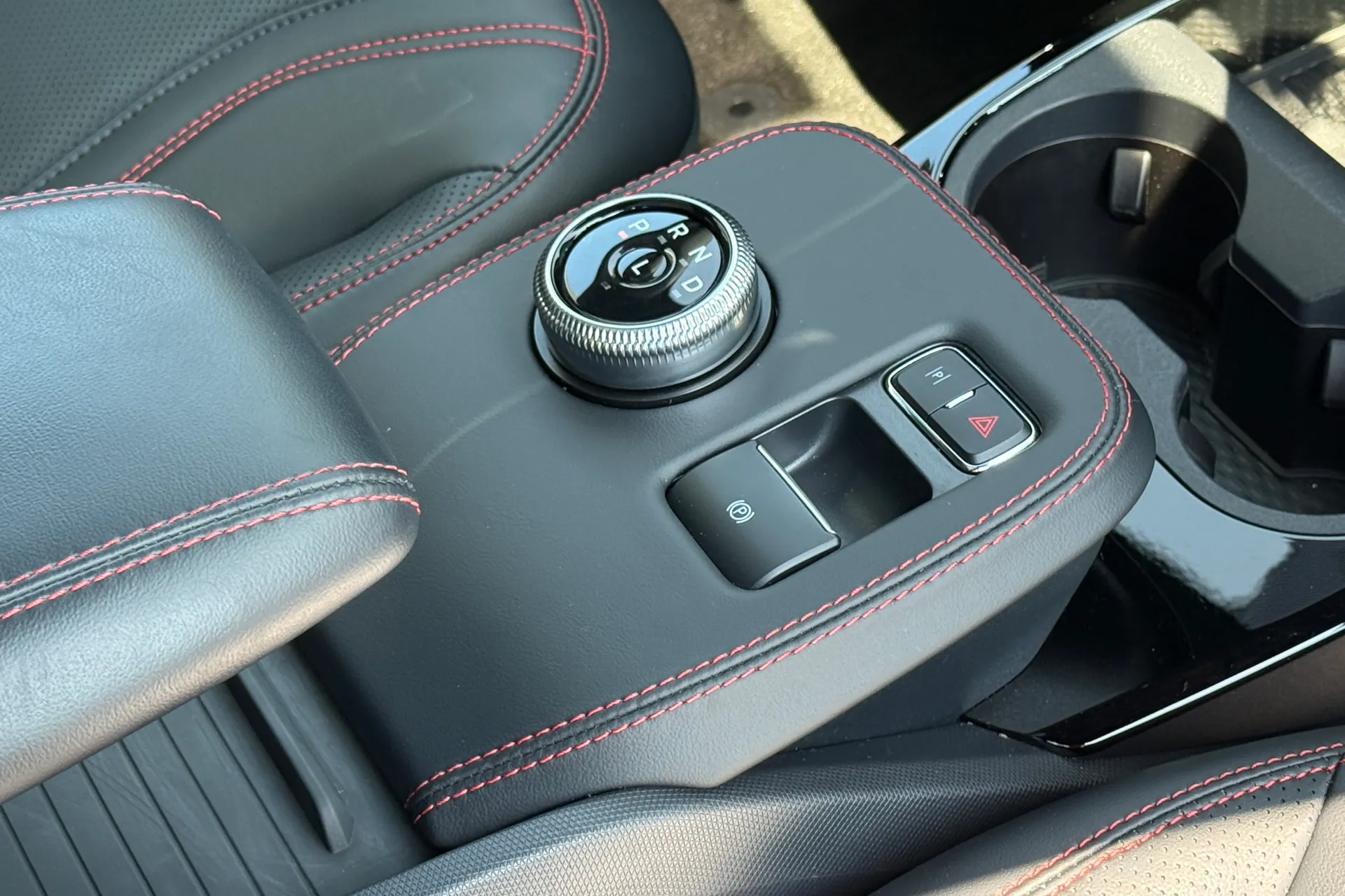 FORD MUSTANG MACH-E thumbnail image number 22