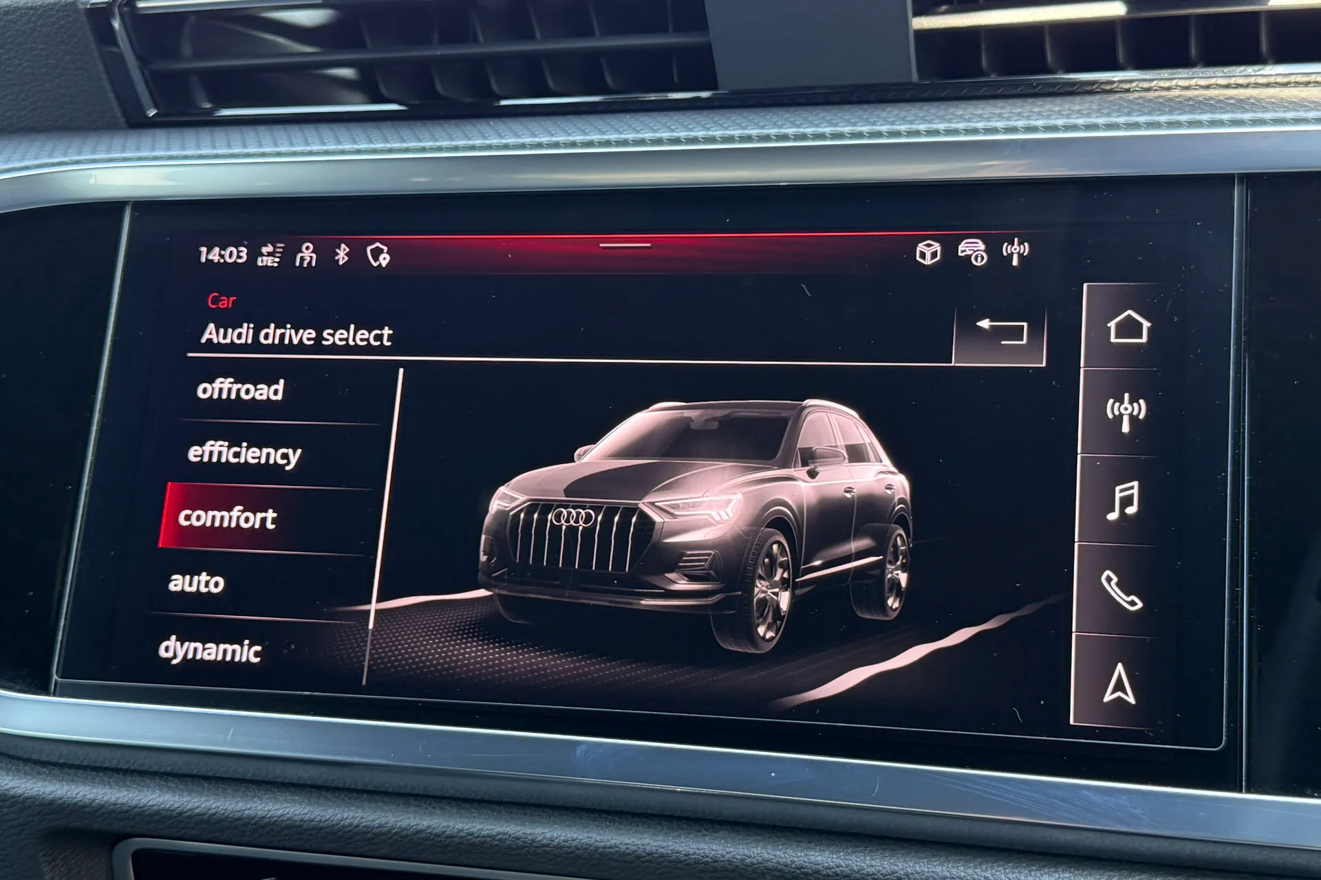 Audi Q3 thumbnail image number 12