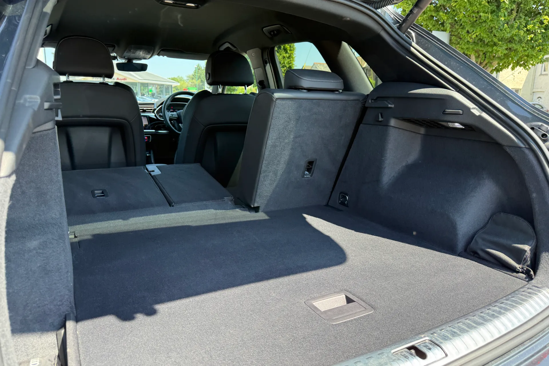 Audi Q3 thumbnail image number 37