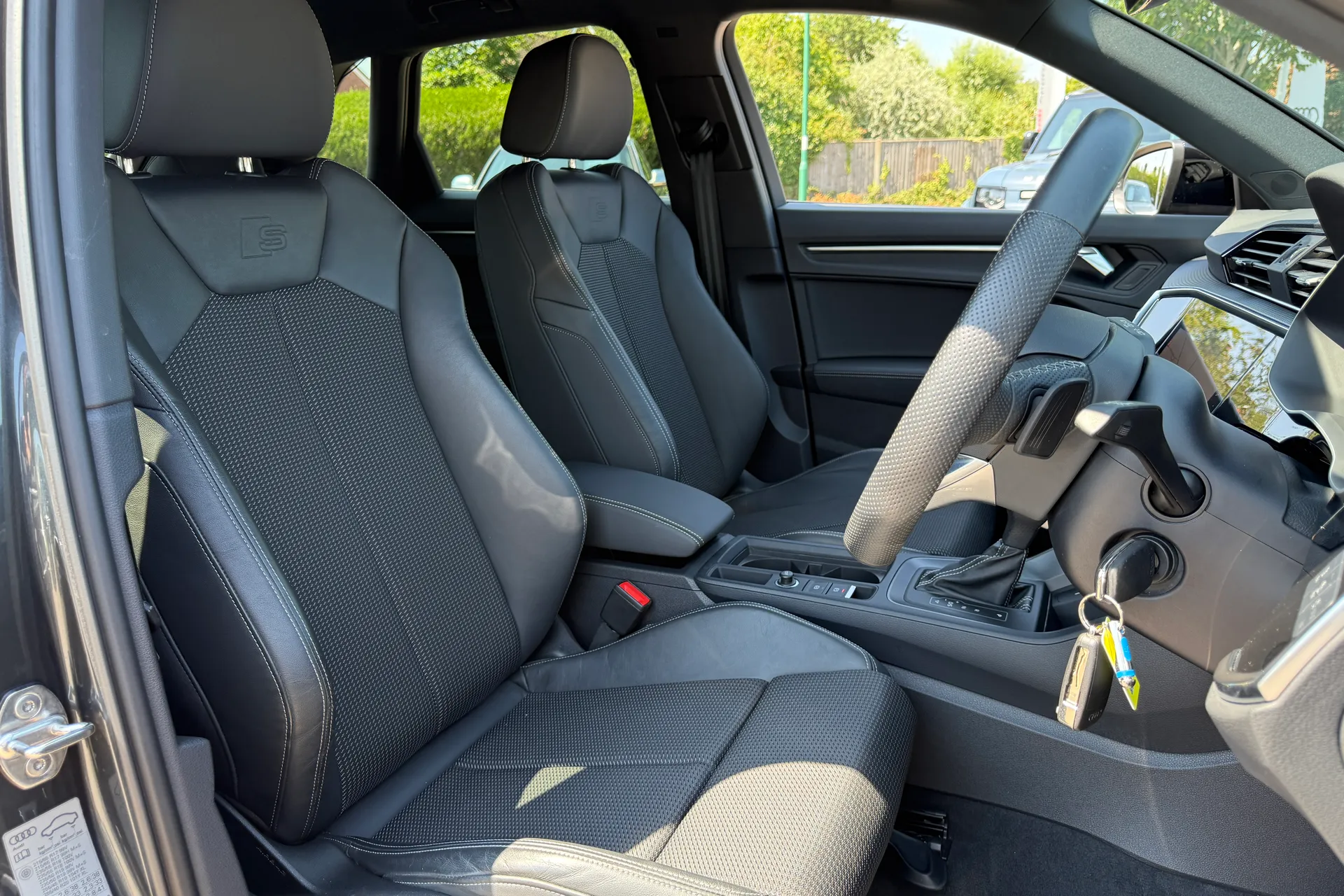Audi Q3 thumbnail image number 28