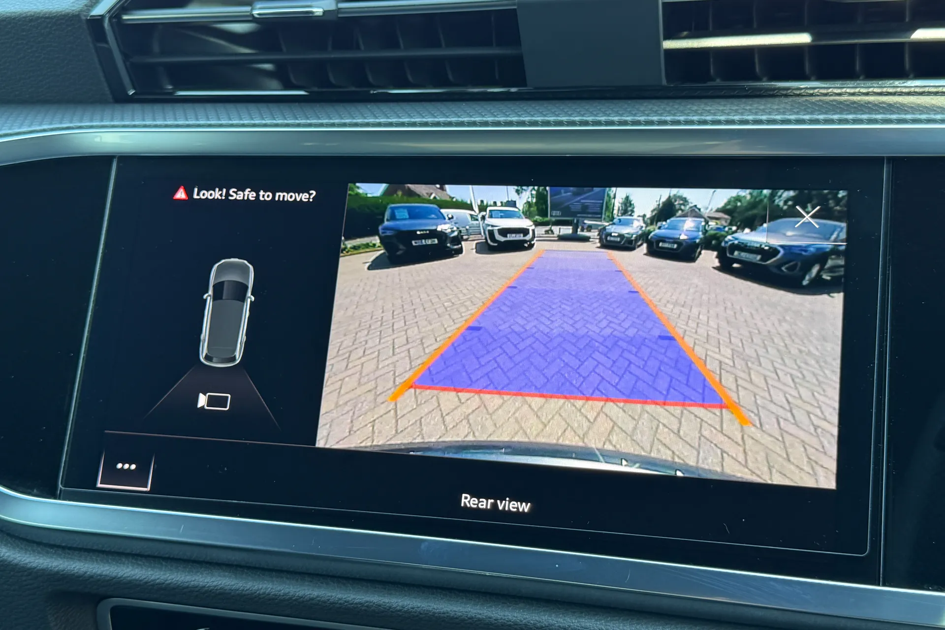 Audi Q3 thumbnail image number 4