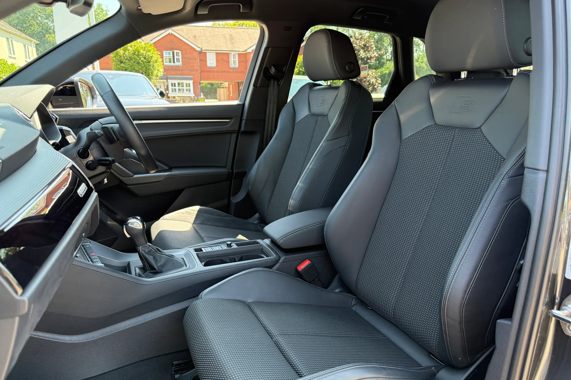 Audi Q3 thumbnail image number 31