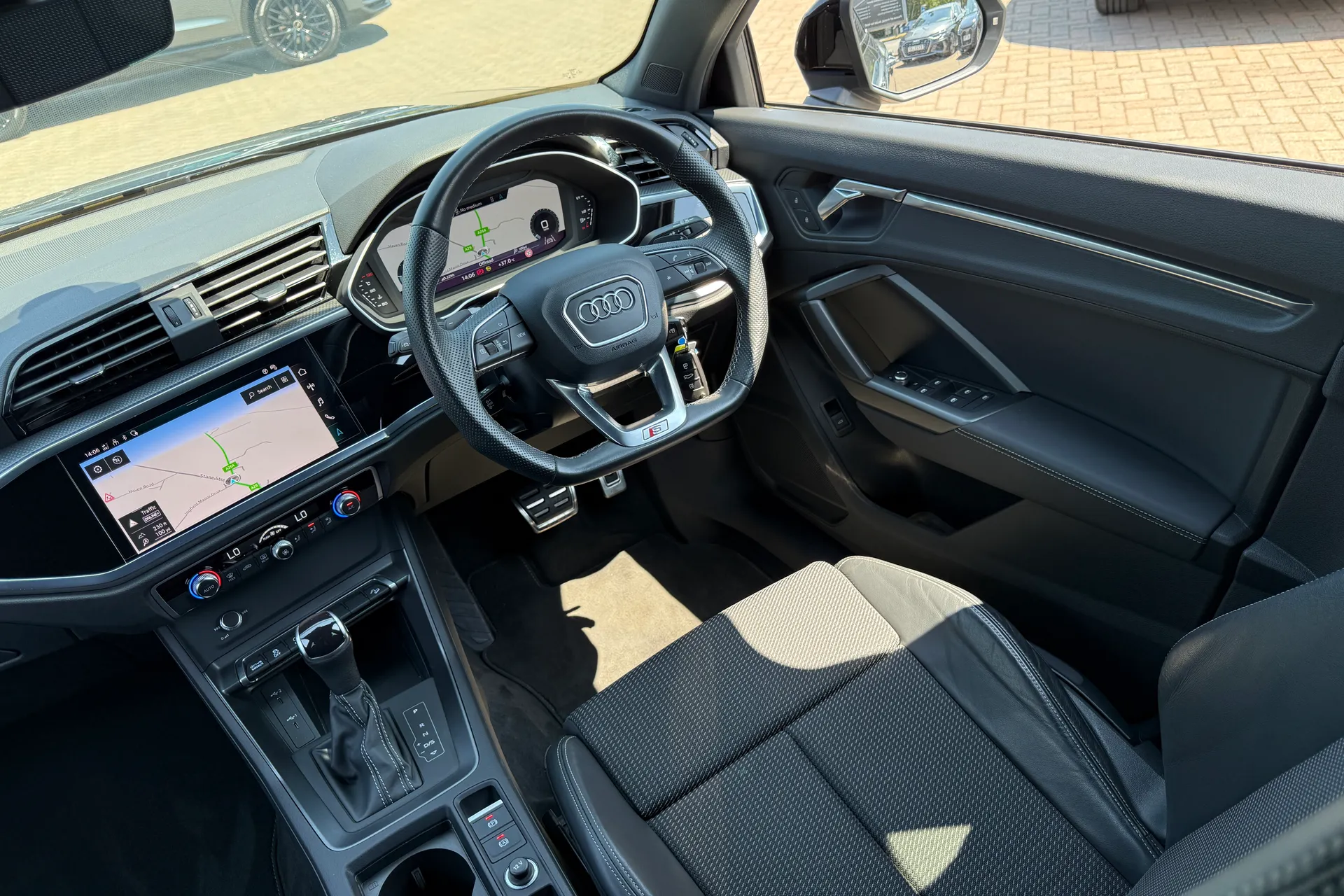 Audi Q3 thumbnail image number 43