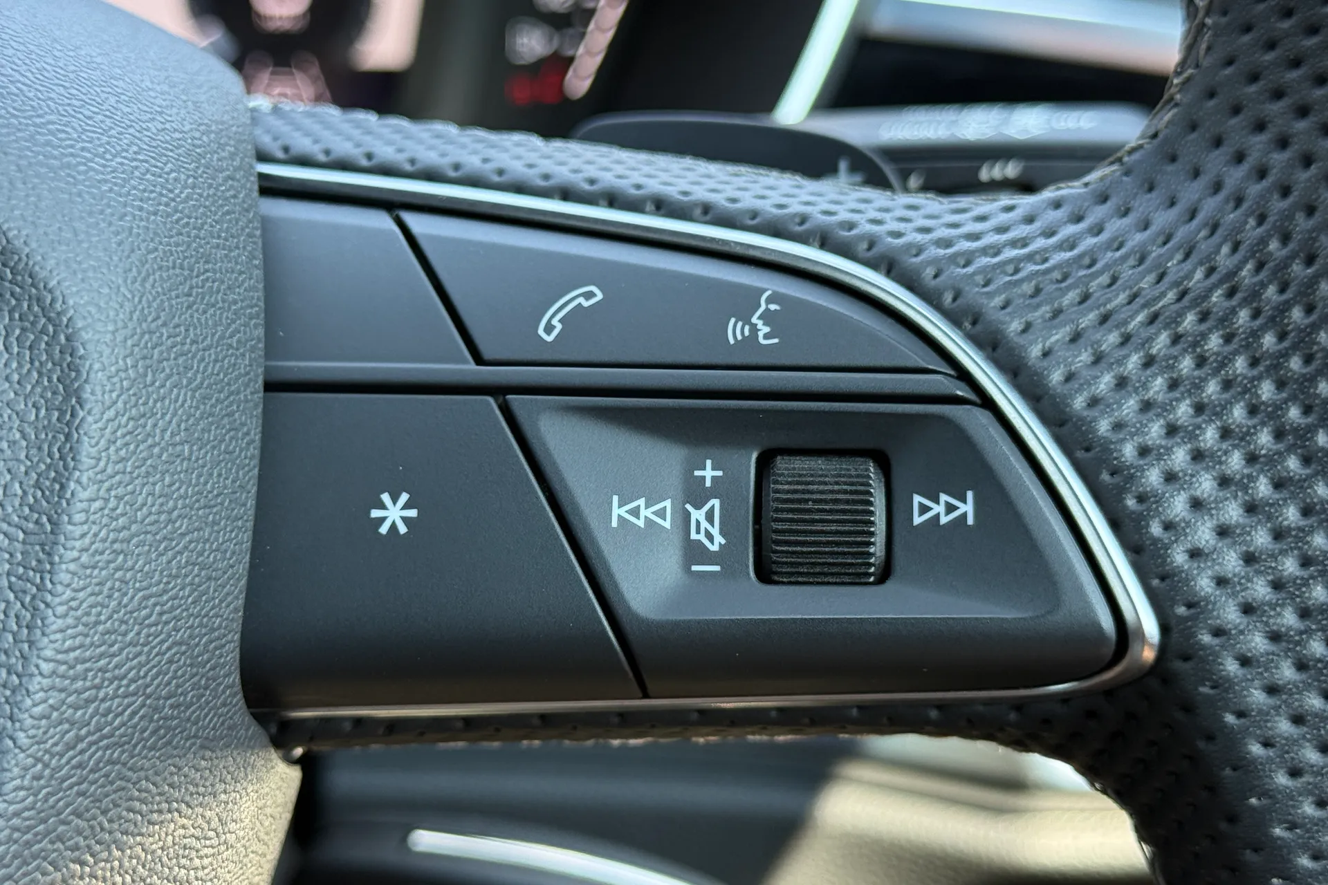 Audi Q3 thumbnail image number 23