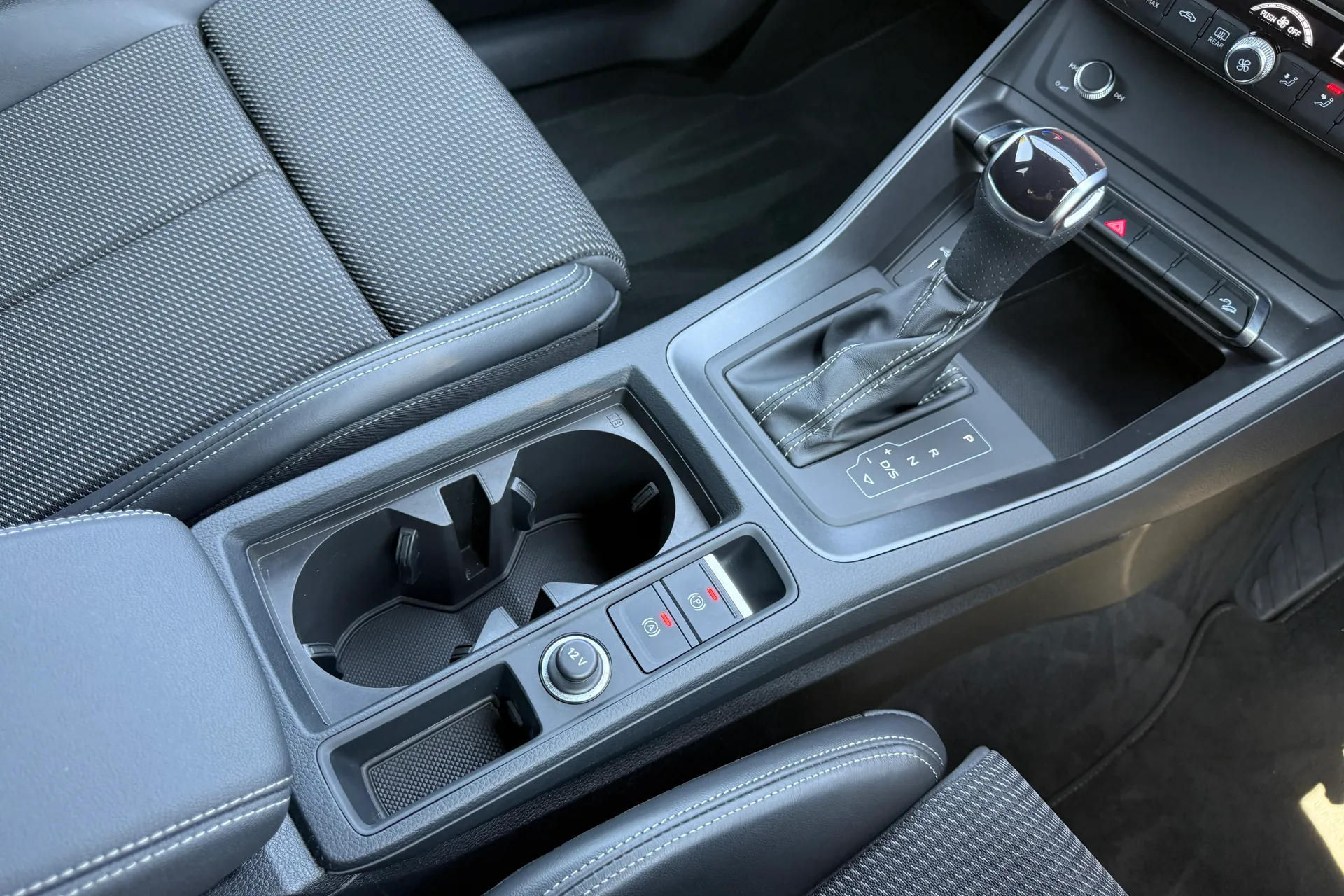 Audi Q3 thumbnail image number 42