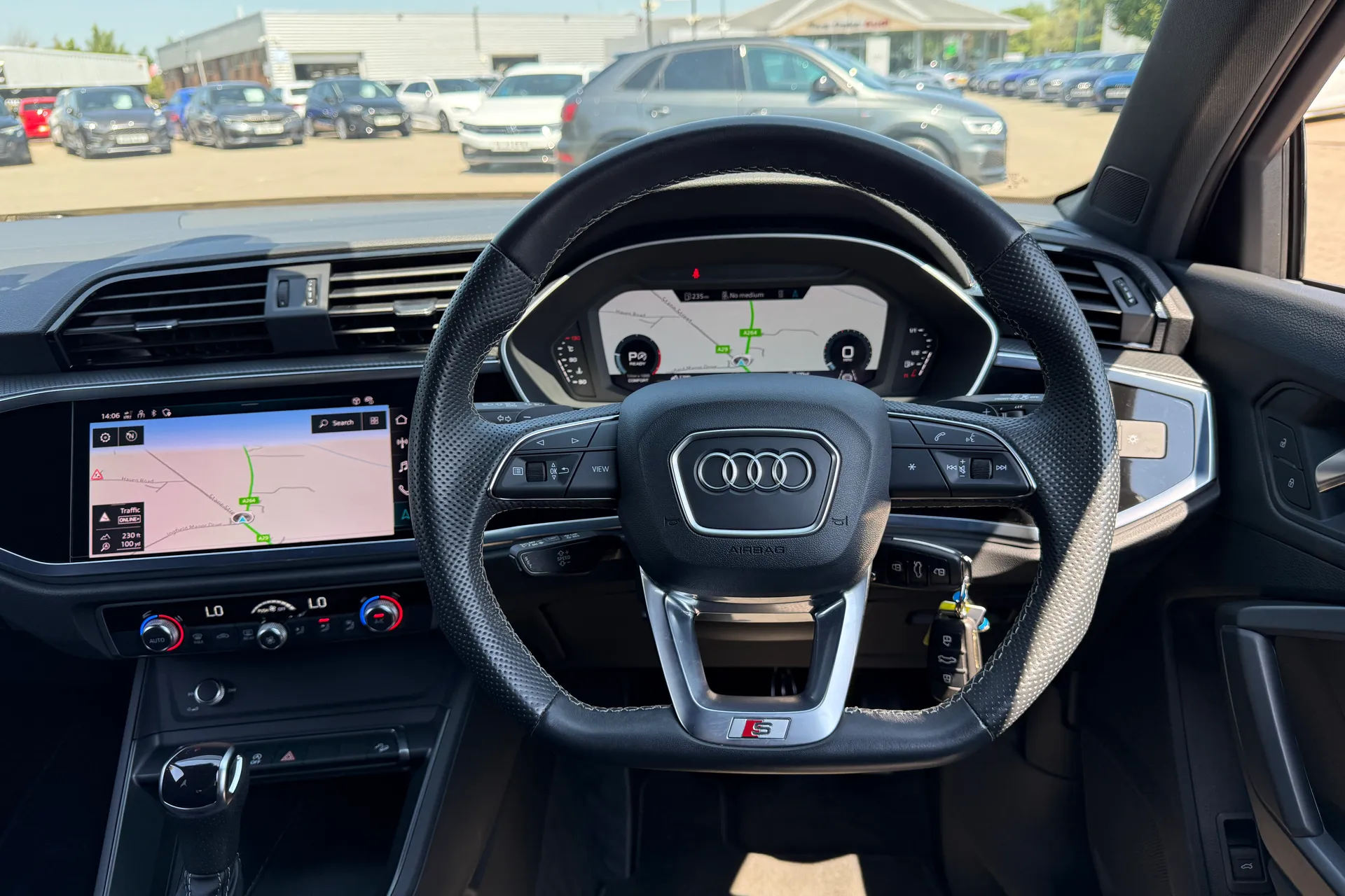 Audi Q3 thumbnail image number 6