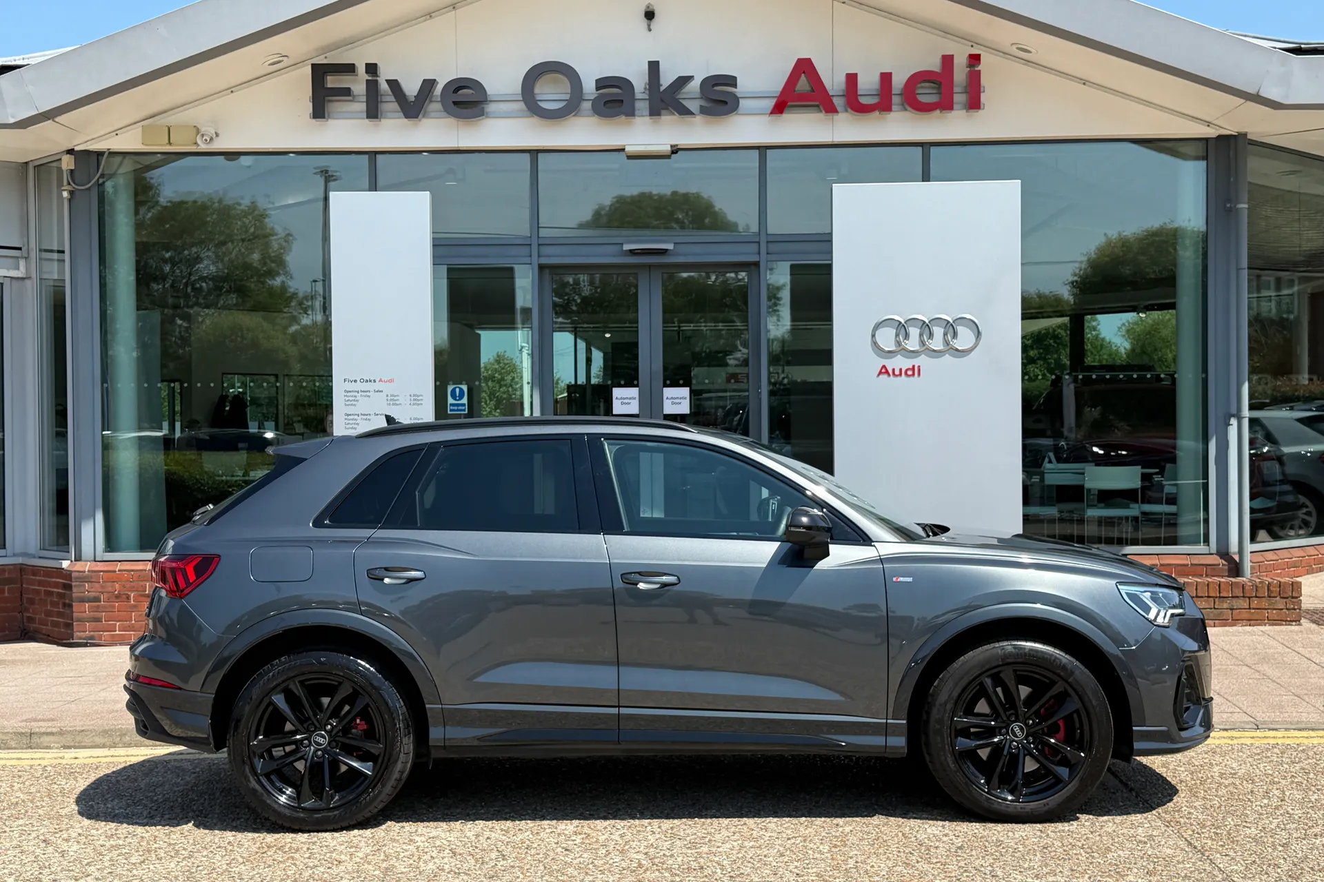 Audi Q3 thumbnail image number 2