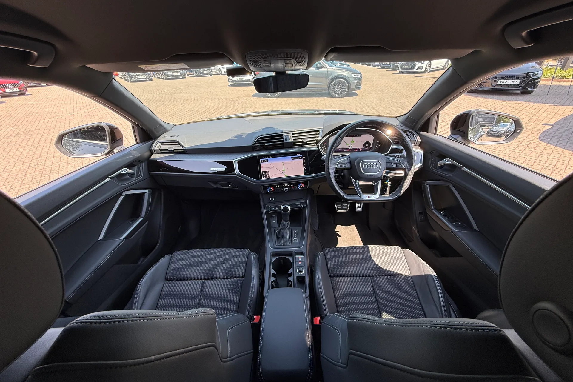 Audi Q3 thumbnail image number 3