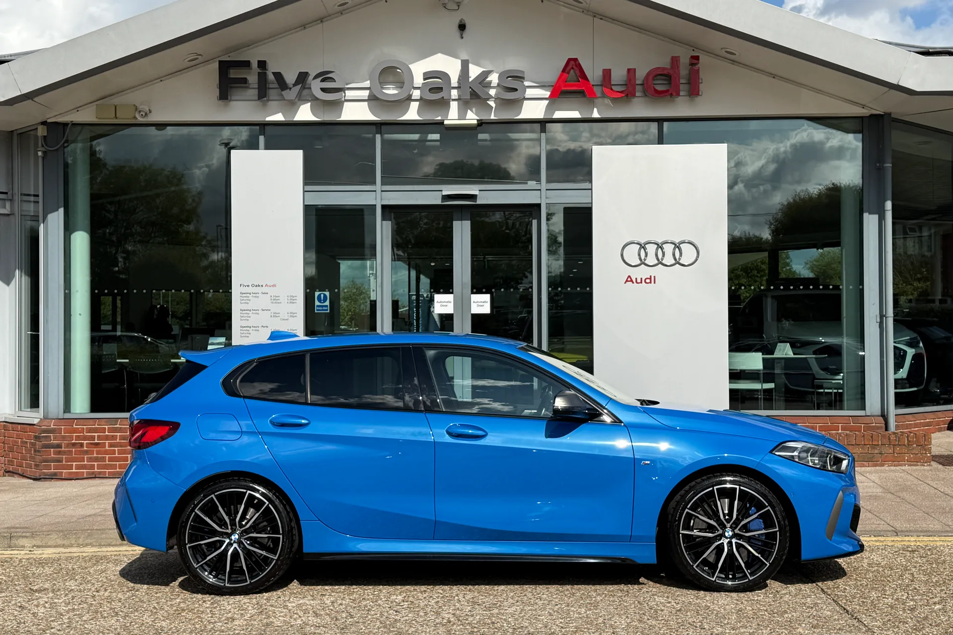 BMW 1 SERIES thumbnail image number 2