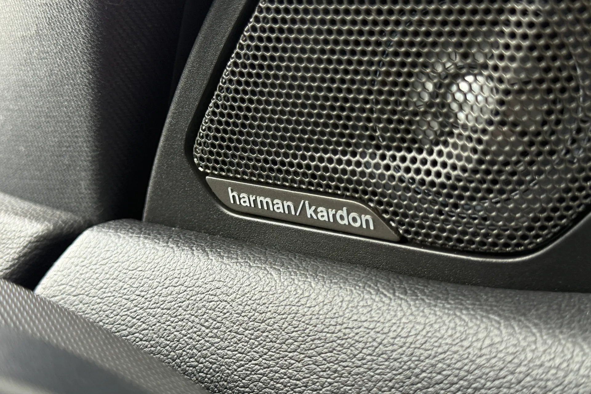 BMW 1 SERIES thumbnail image number 16