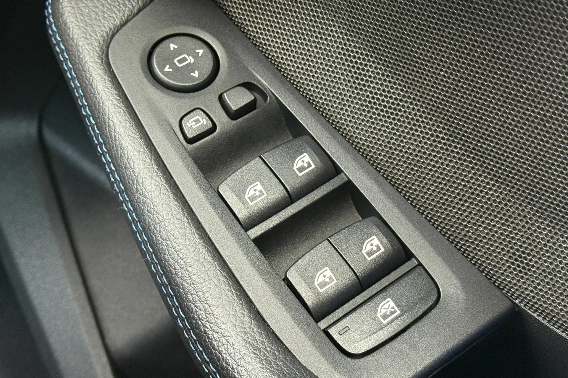 BMW 1 SERIES thumbnail image number 17