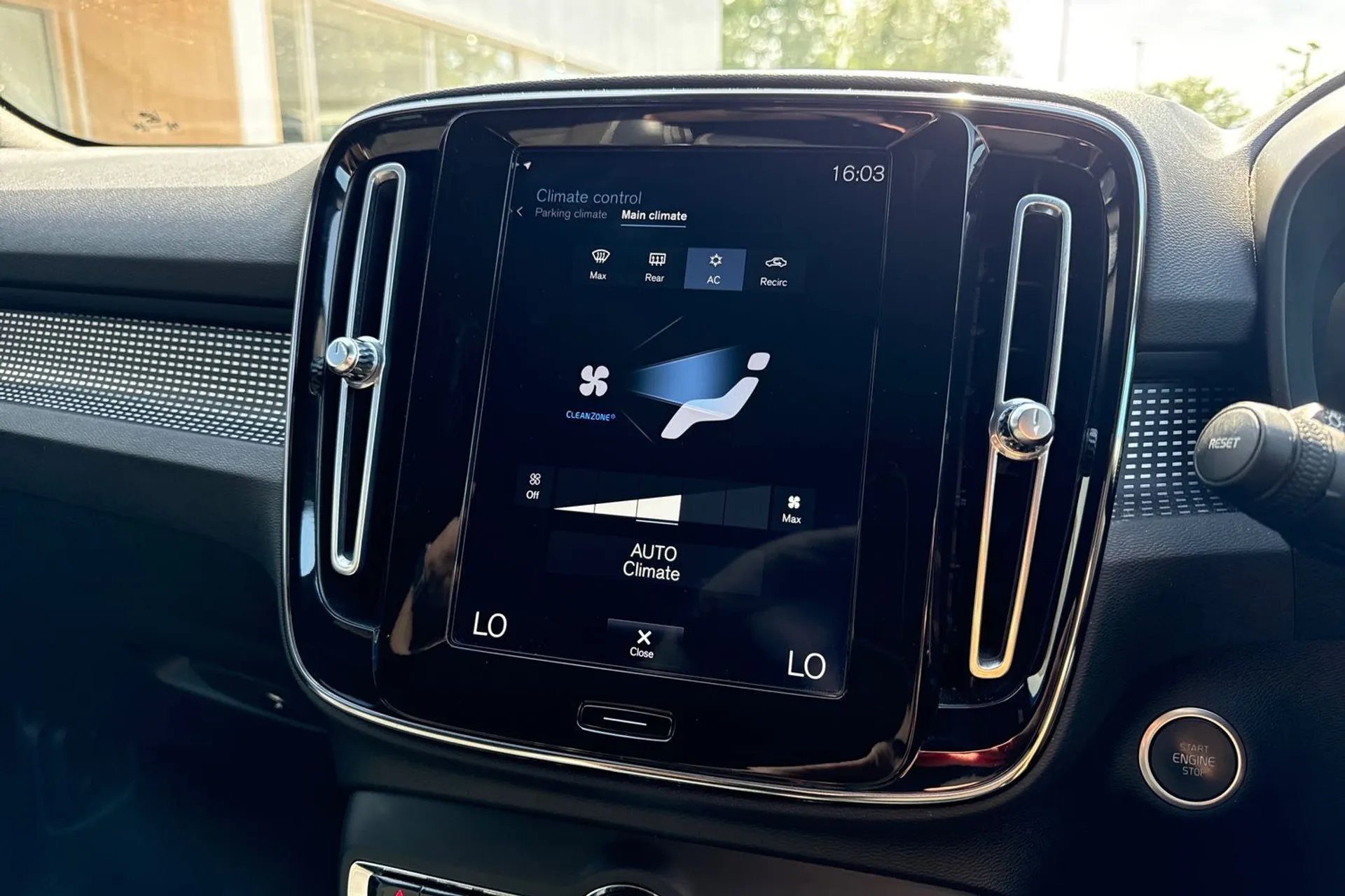 Volvo XC40 thumbnail image number 38
