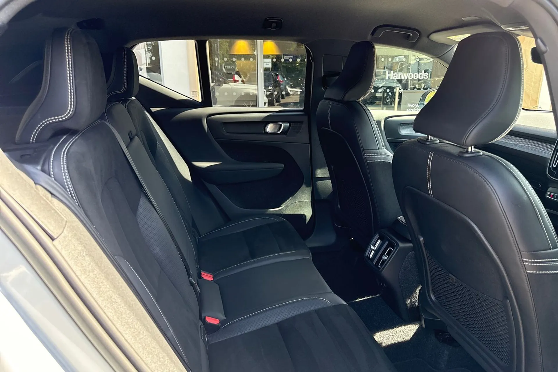 Volvo XC40 thumbnail image number 23