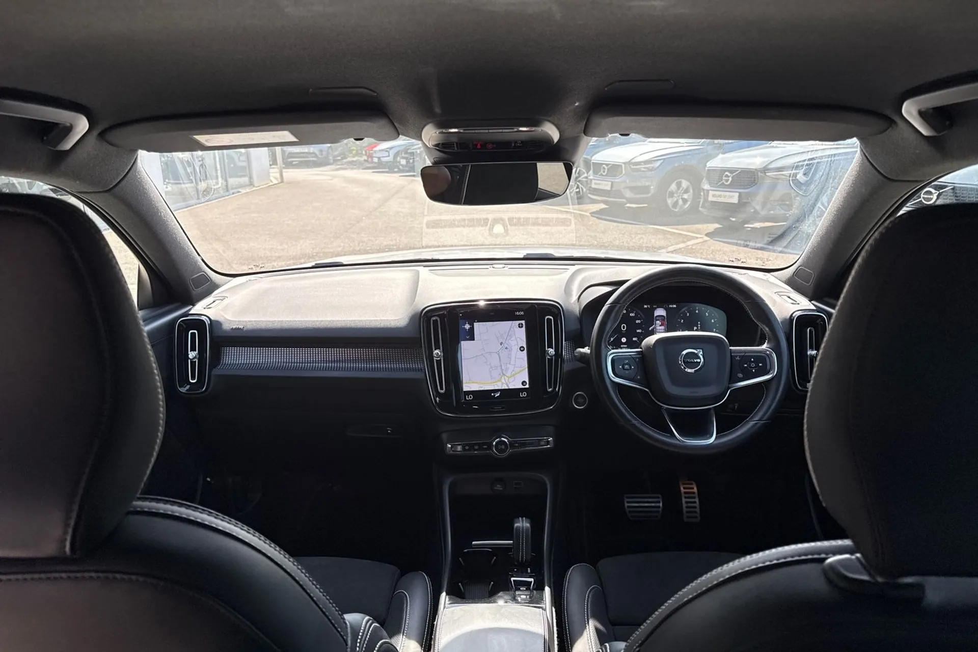 Volvo XC40 thumbnail image number 3