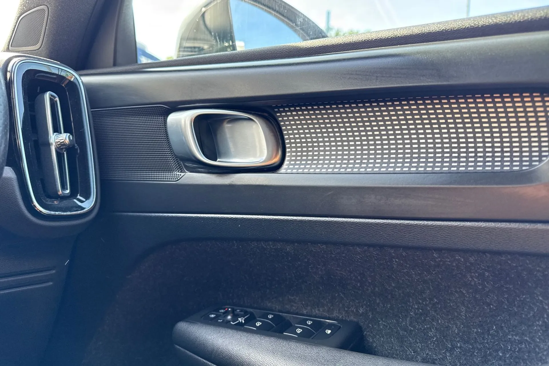 Volvo XC40 thumbnail image number 39