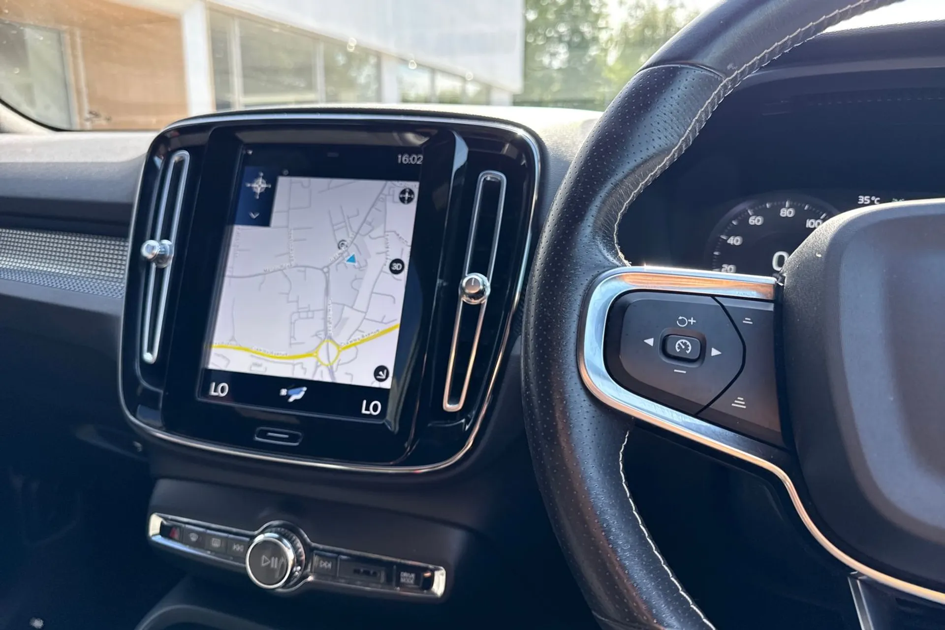 Volvo XC40 thumbnail image number 36