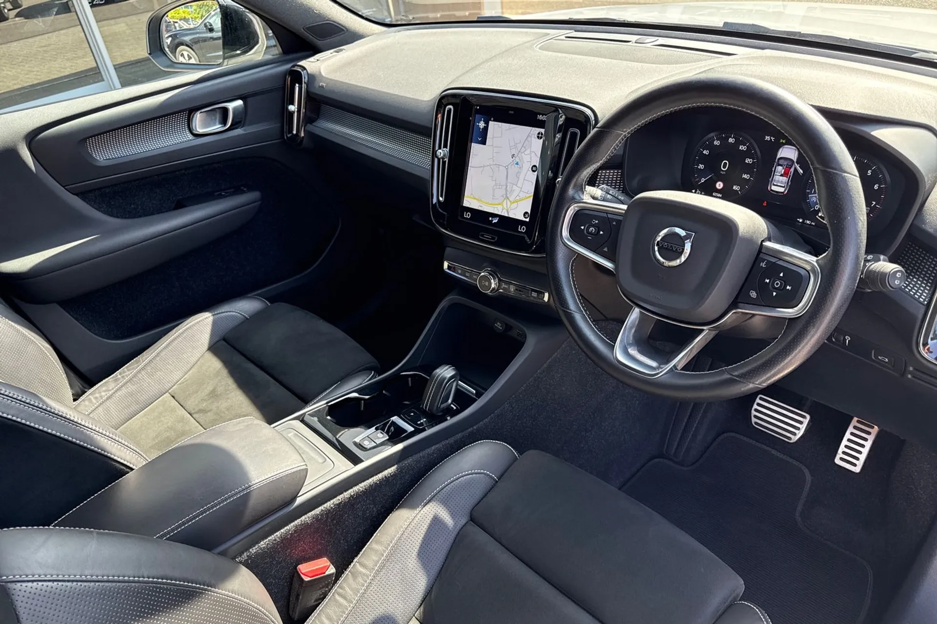 Volvo XC40 thumbnail image number 6