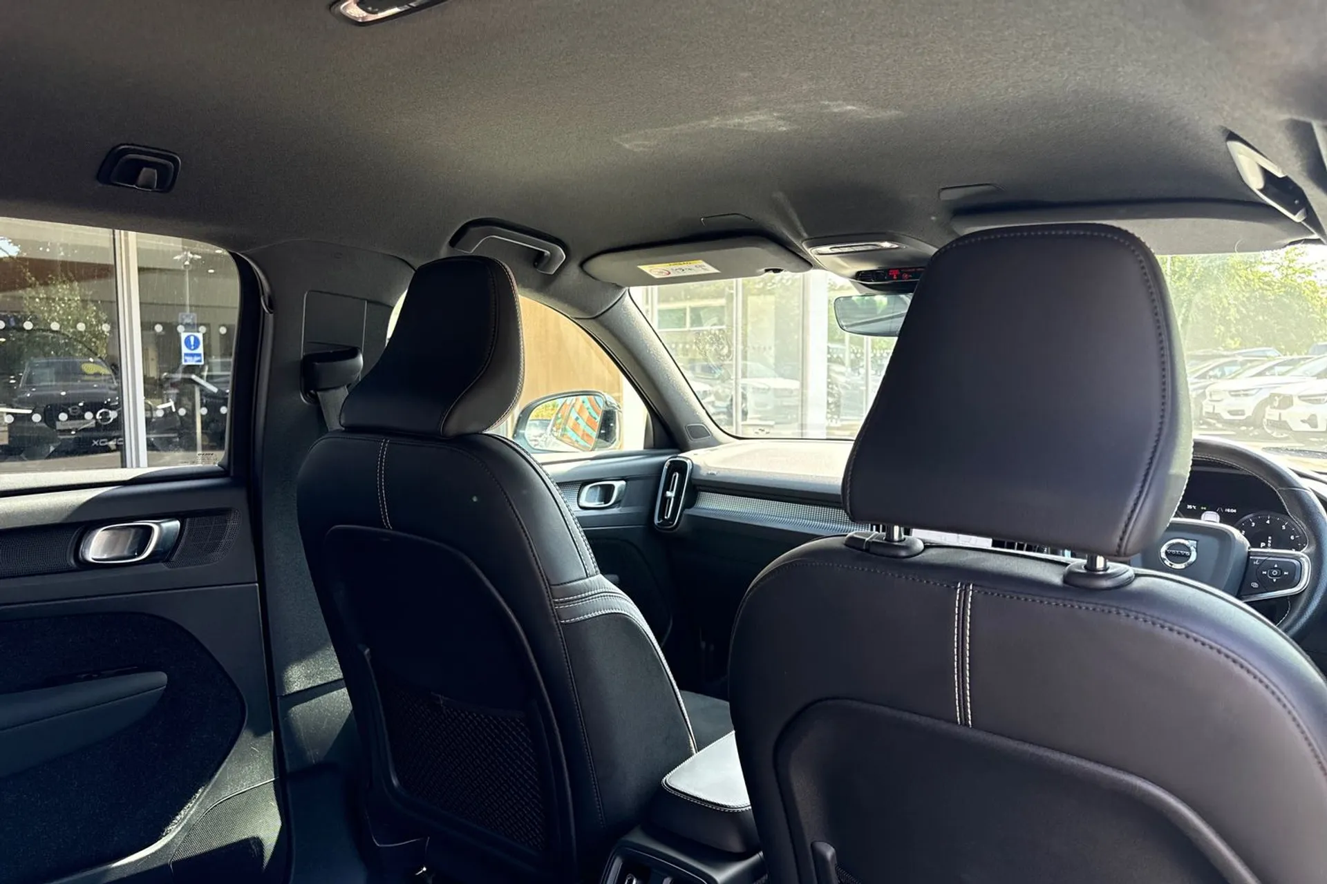 Volvo XC40 thumbnail image number 24