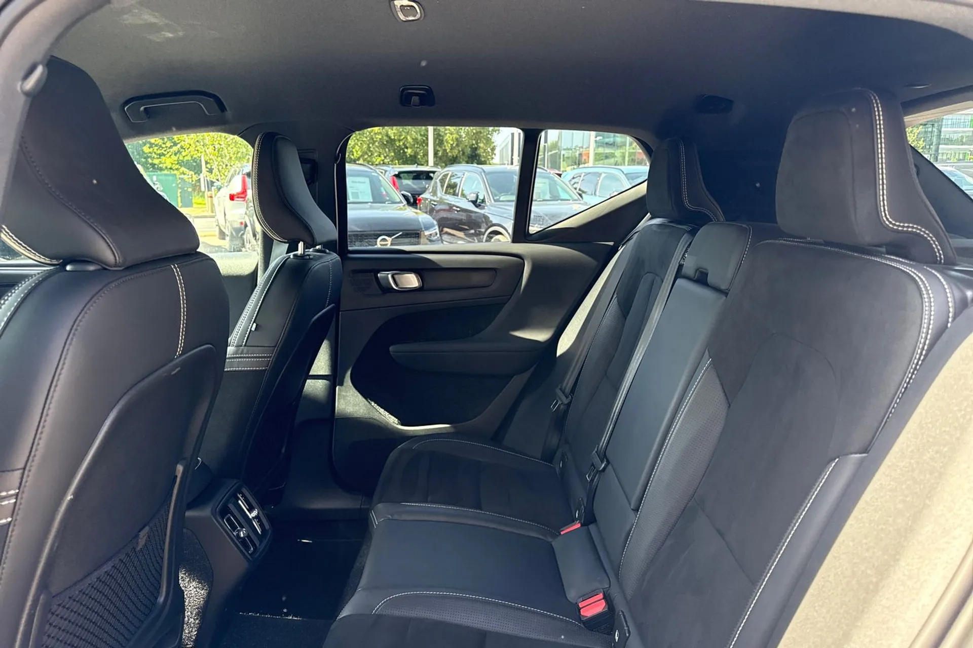 Volvo XC40 thumbnail image number 30
