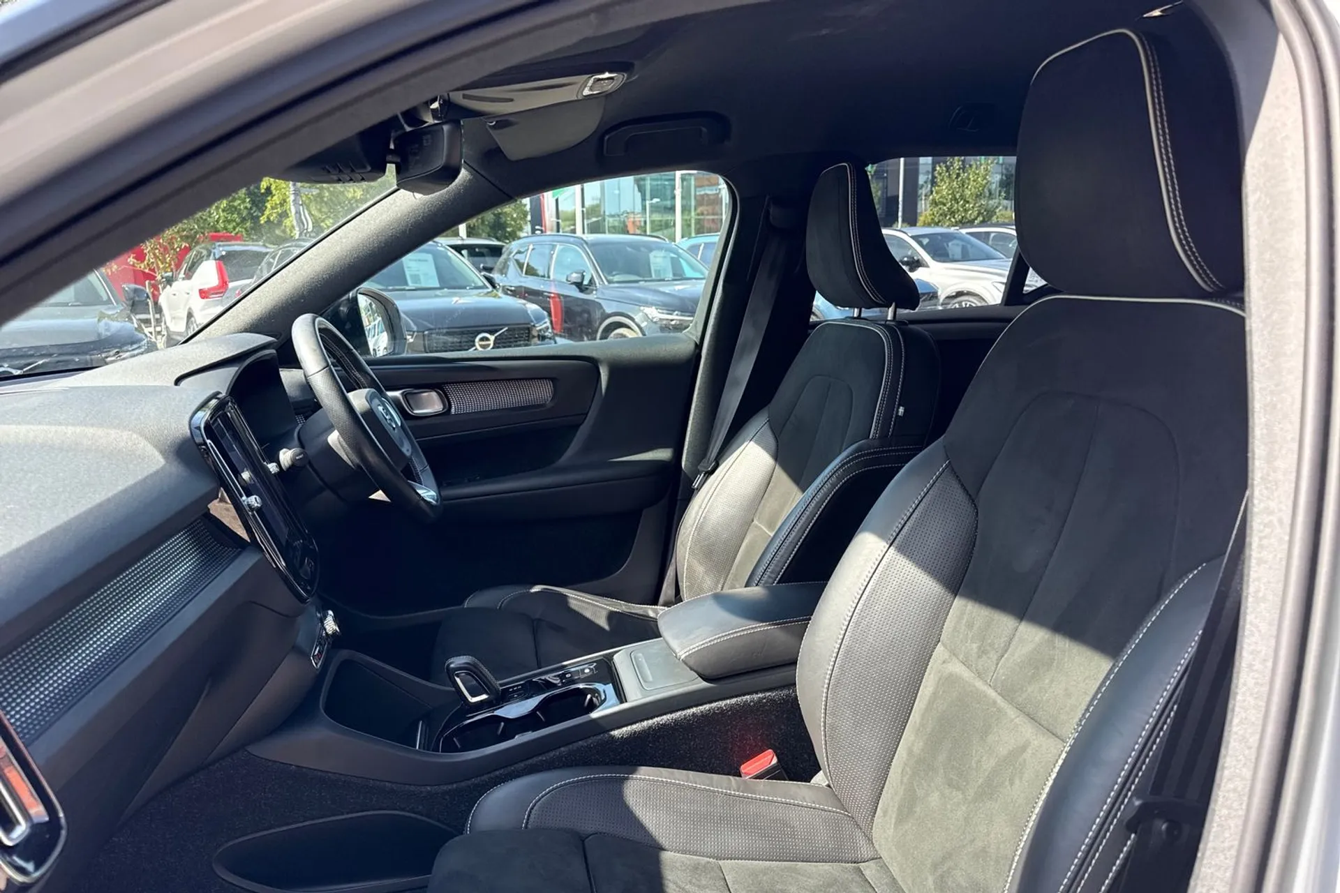 Volvo XC40 thumbnail image number 28