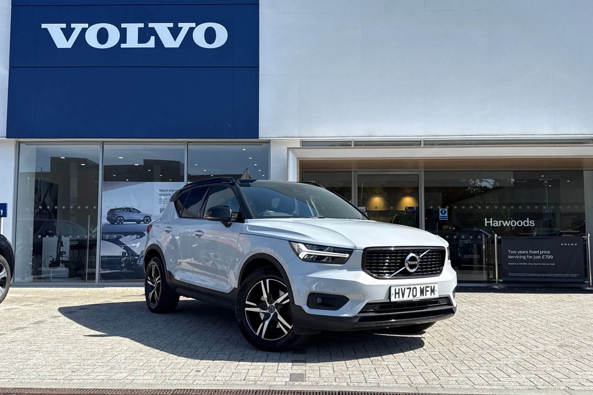 Volvo XC40 focused image