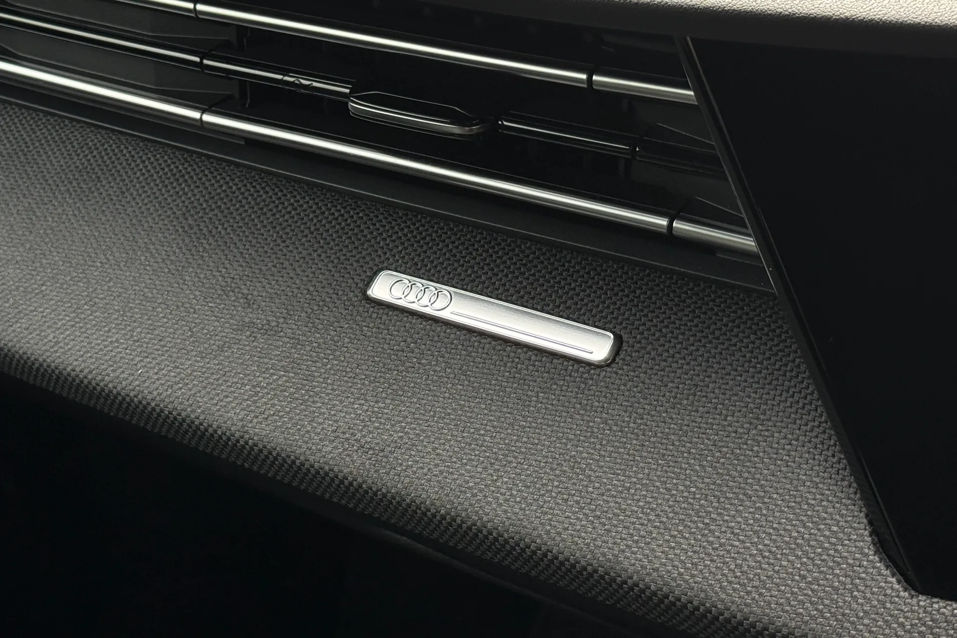 Audi A3 thumbnail image number 32