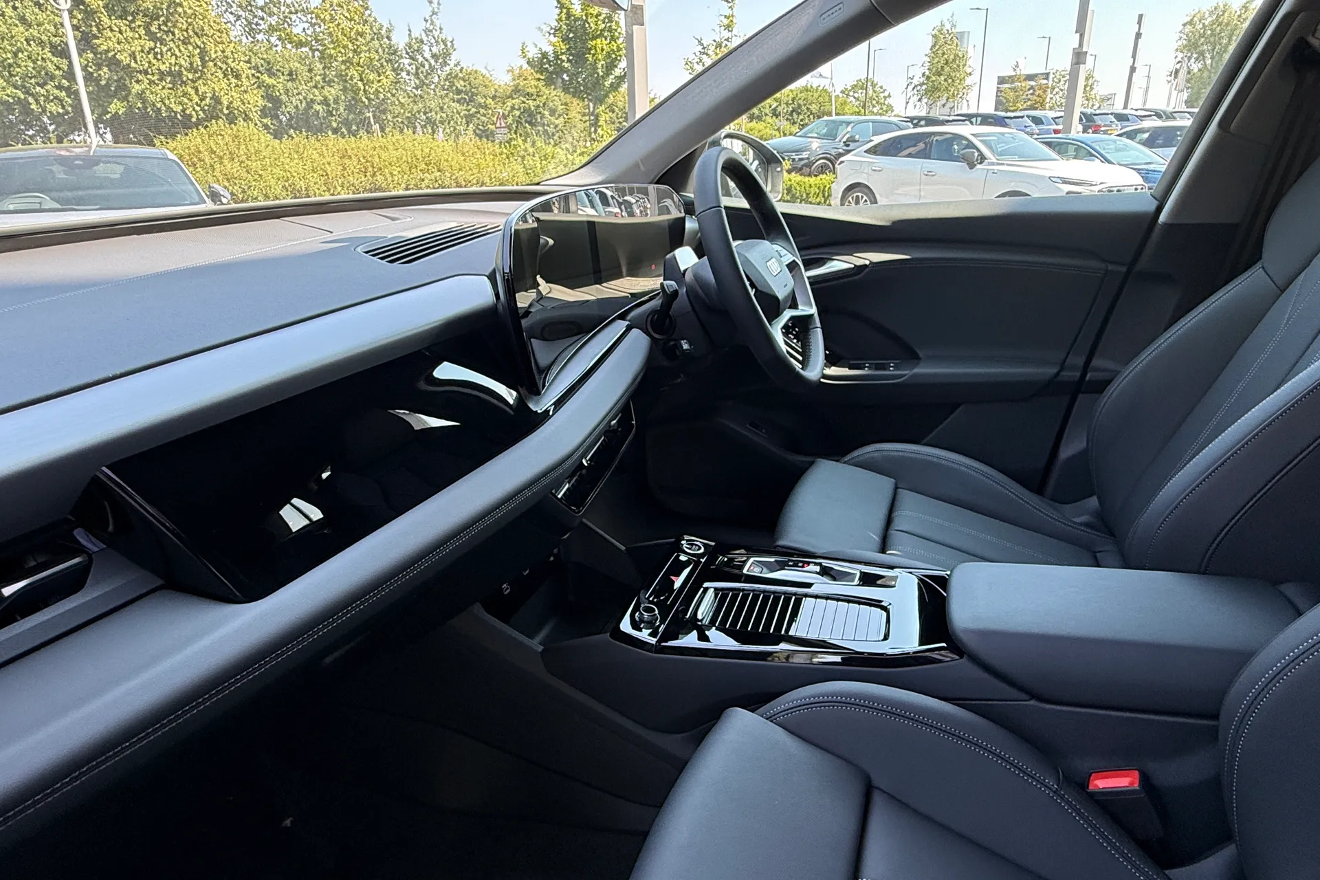 Audi Q6 e-tron thumbnail image number 37