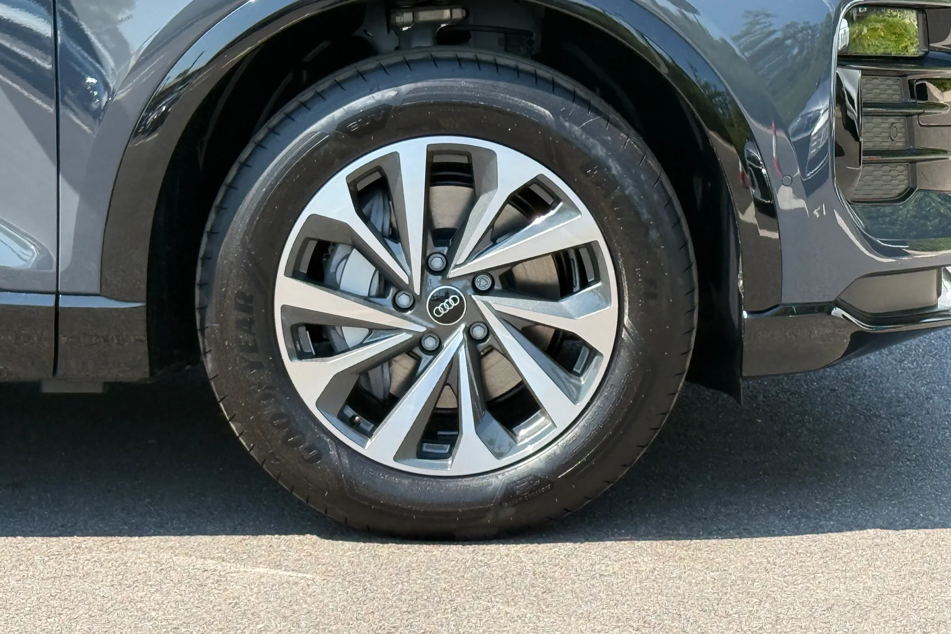 Audi Q6 e-tron thumbnail image number 35