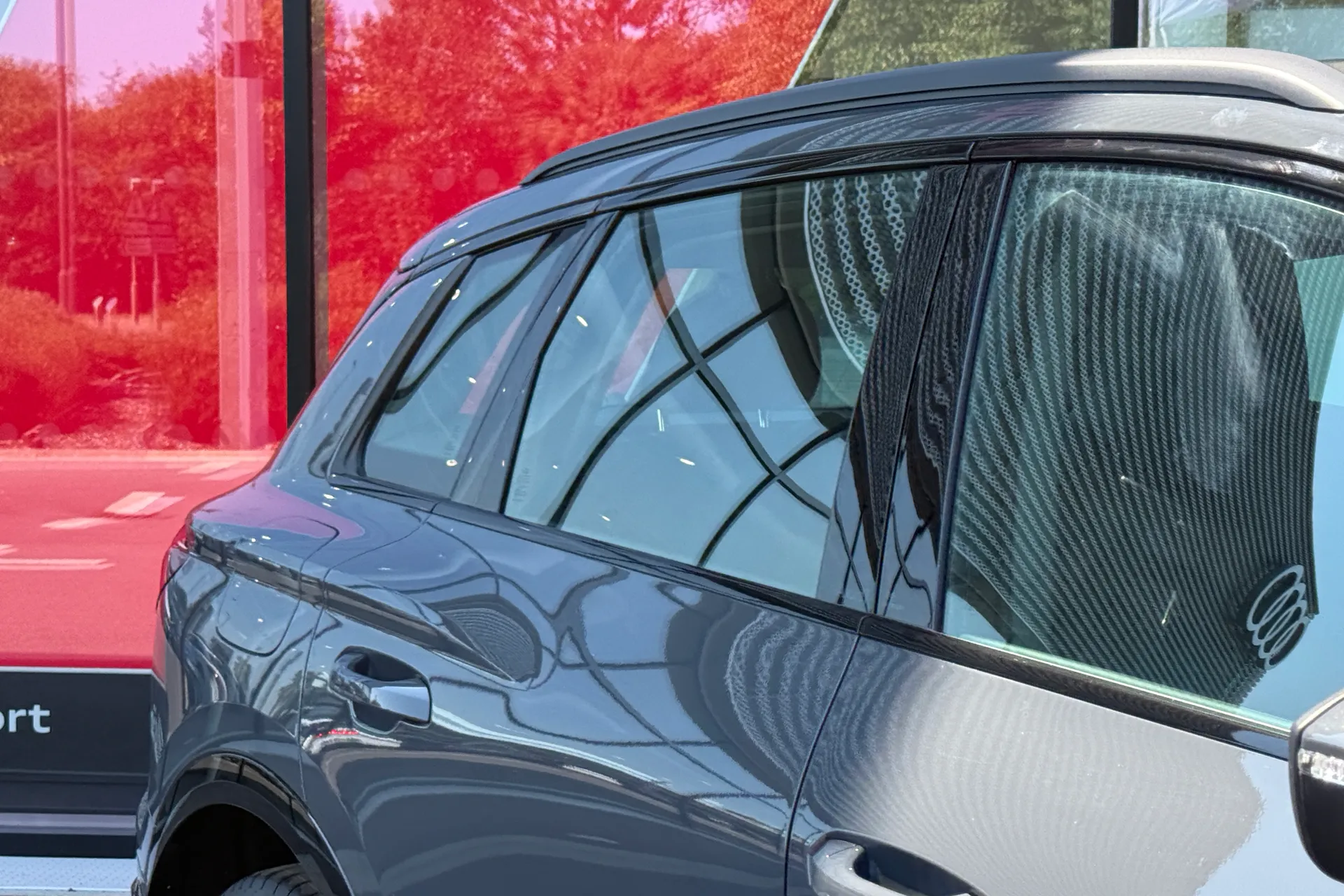 Audi Q6 e-tron thumbnail image number 9