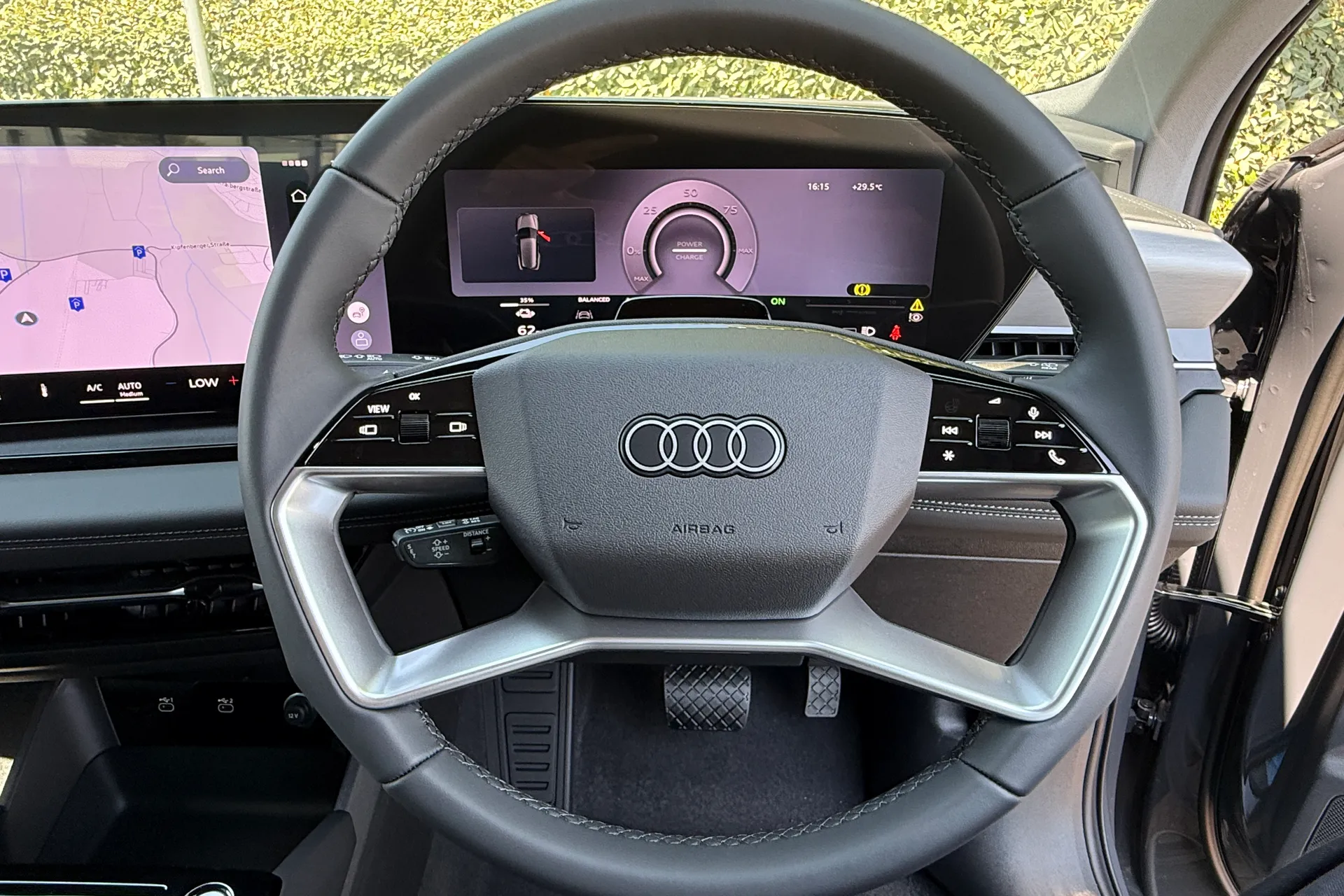 Audi Q6 e-tron thumbnail image number 30