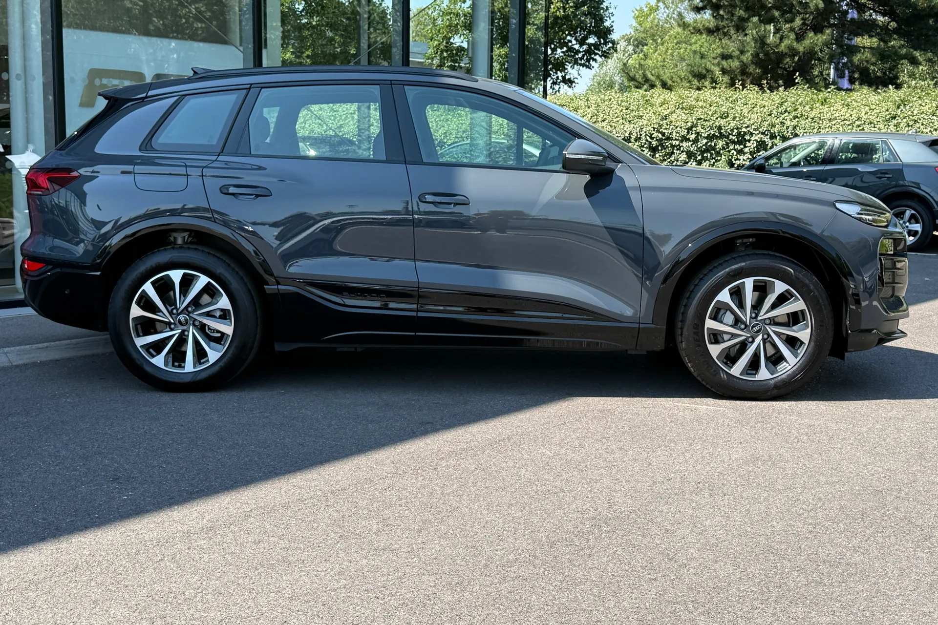 Audi Q6 e-tron thumbnail image number 2