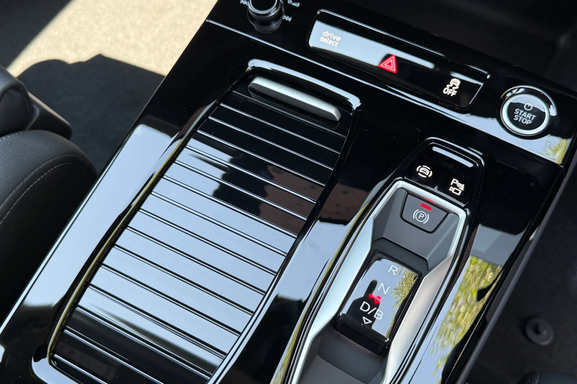 Audi Q6 e-tron thumbnail image number 31
