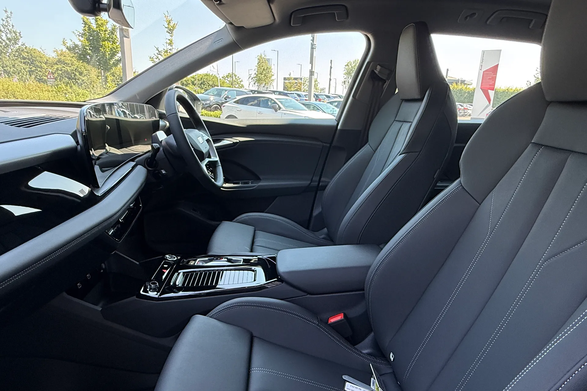 Audi Q6 e-tron thumbnail image number 38