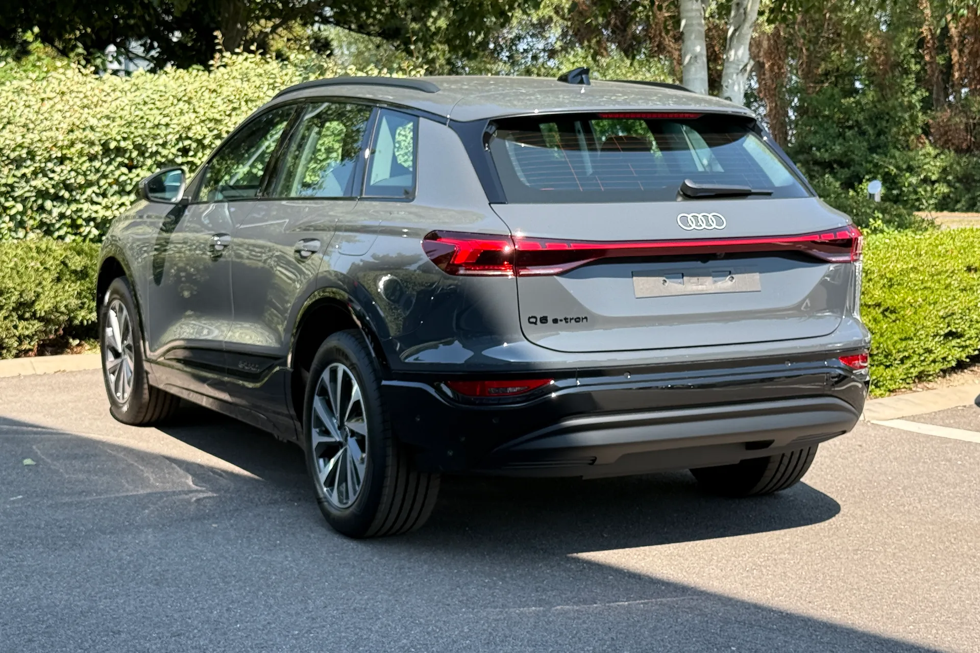 Audi Q6 e-tron thumbnail image number 17