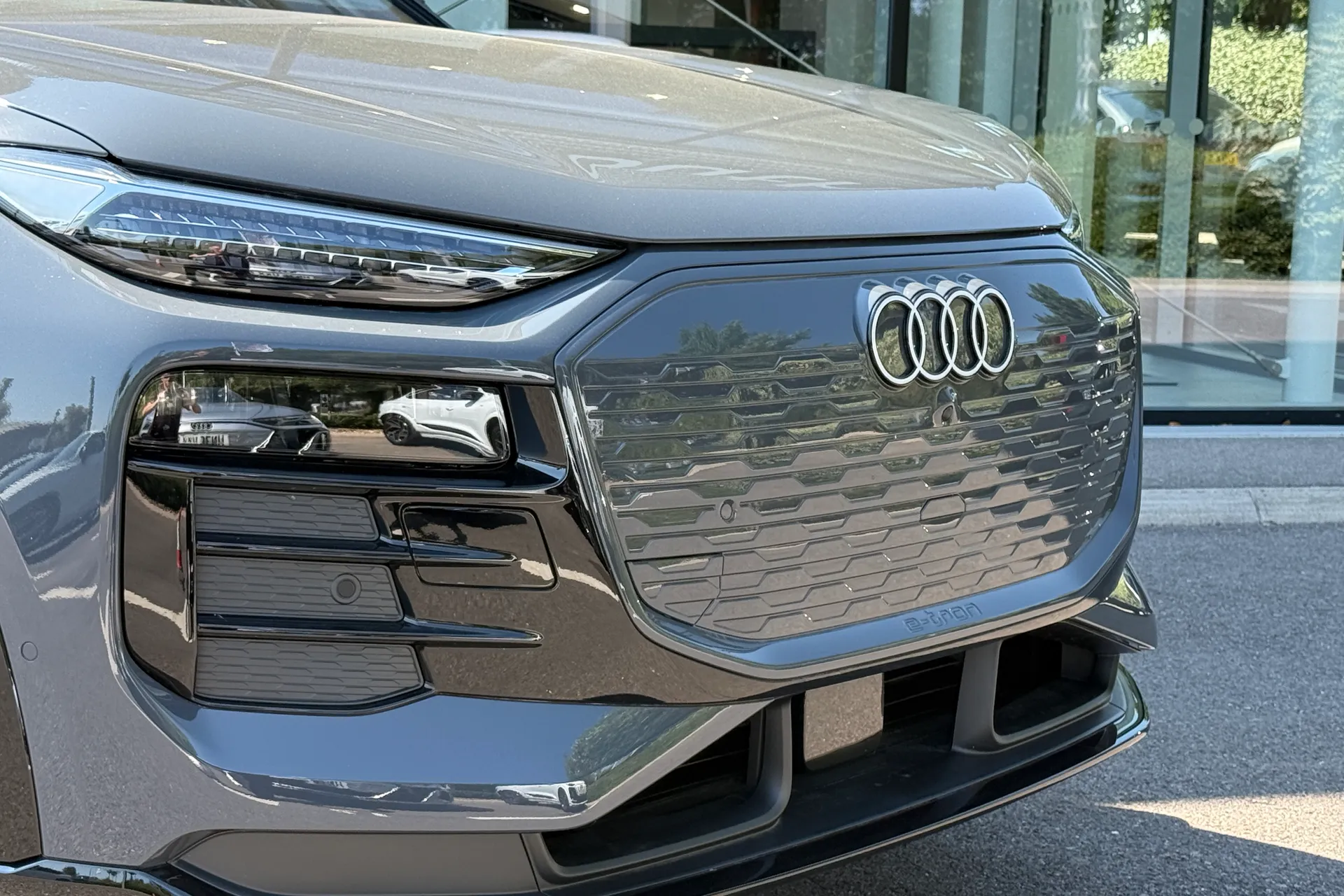 Audi Q6 e-tron thumbnail image number 7