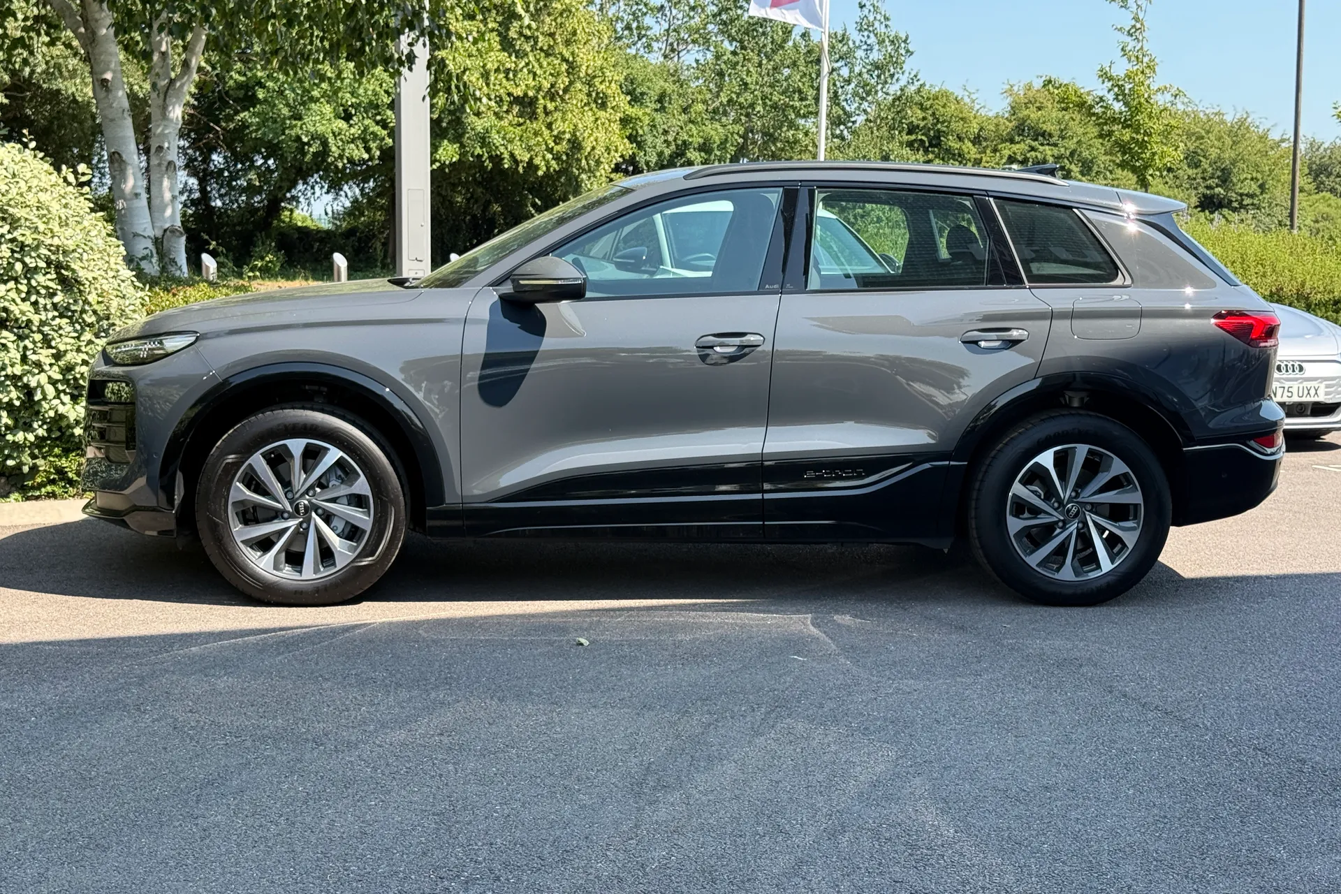 Audi Q6 e-tron thumbnail image number 26