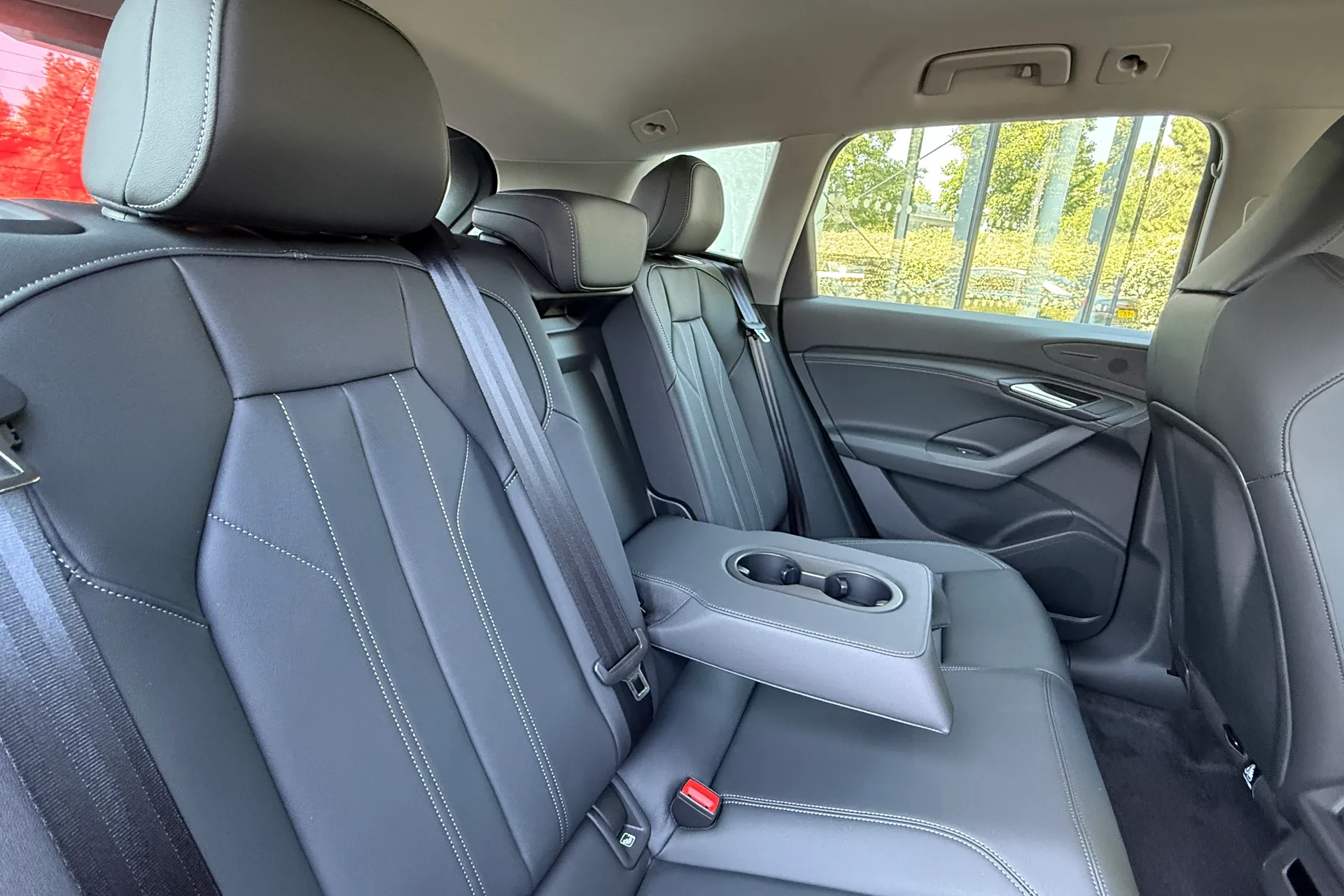 Audi Q6 e-tron thumbnail image number 32