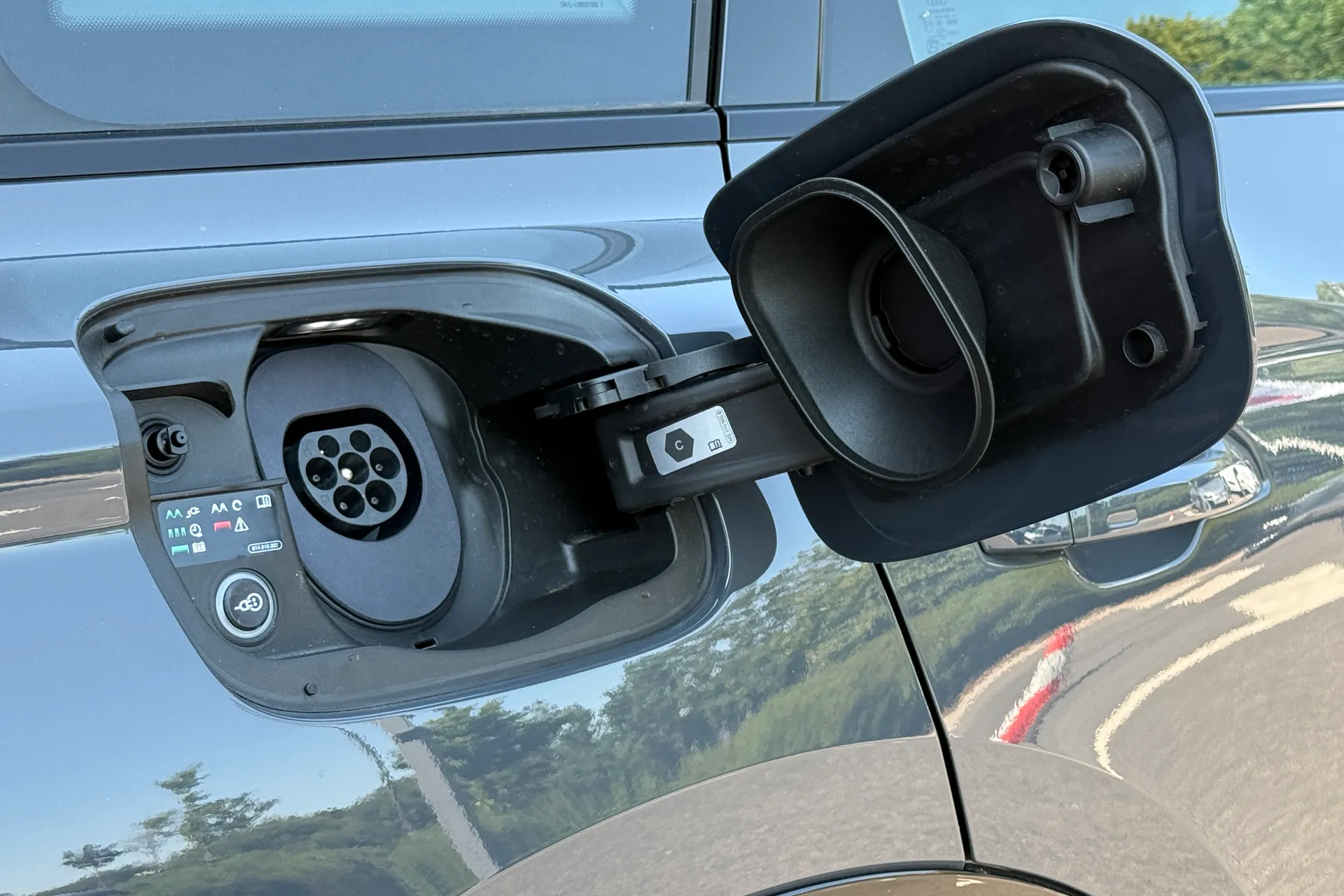 Audi Q6 e-tron thumbnail image number 13