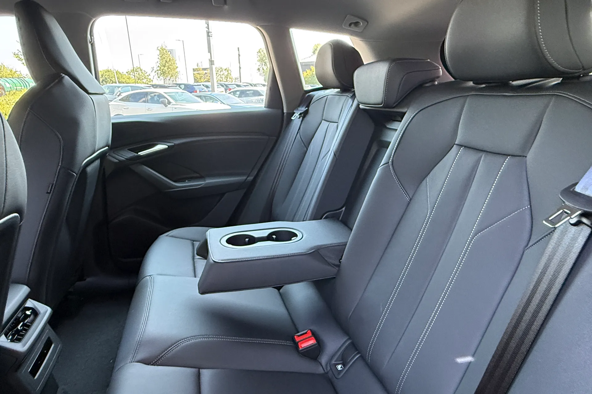 Audi Q6 e-tron thumbnail image number 40