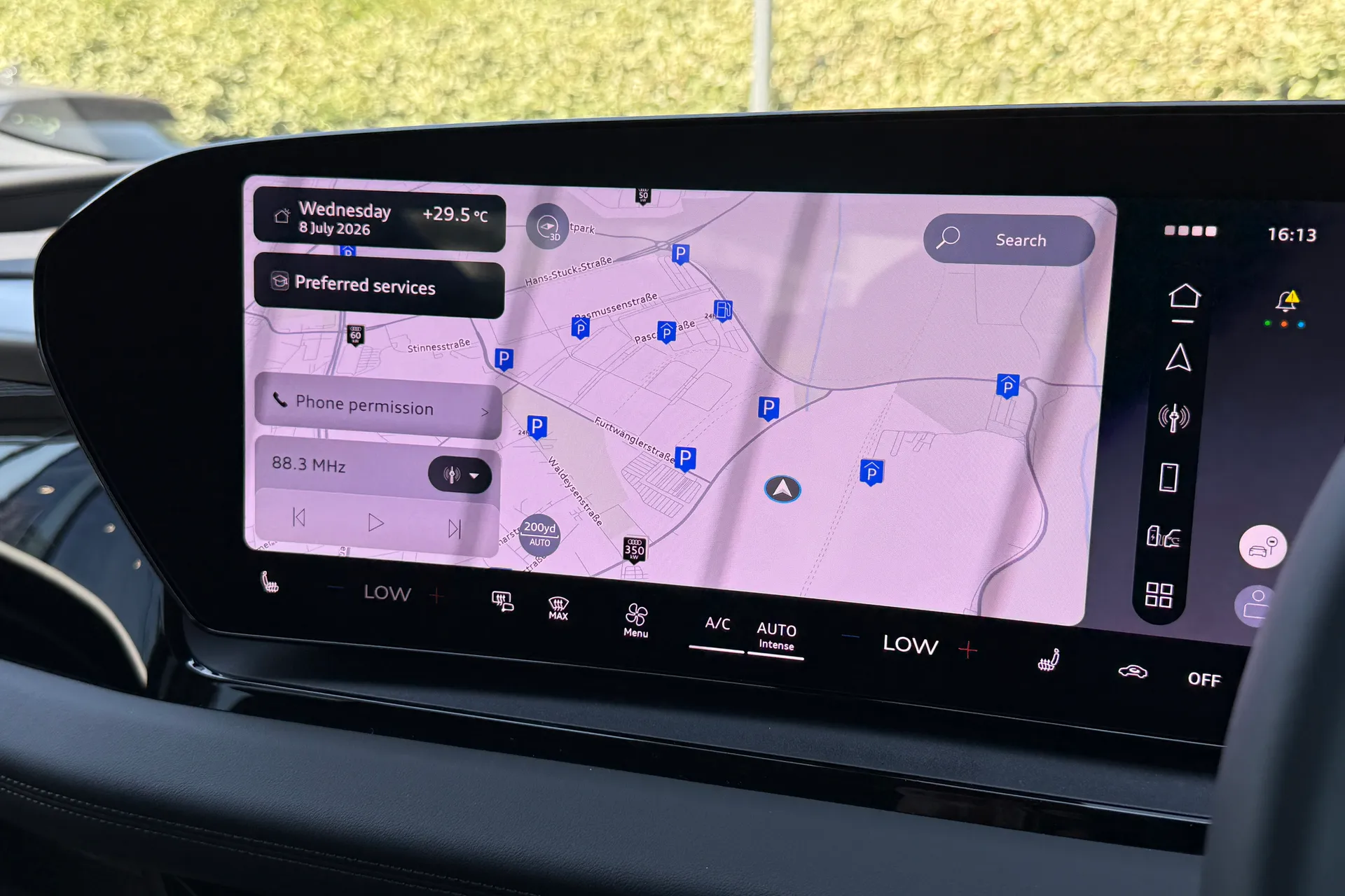 Audi Q6 e-tron thumbnail image number 4