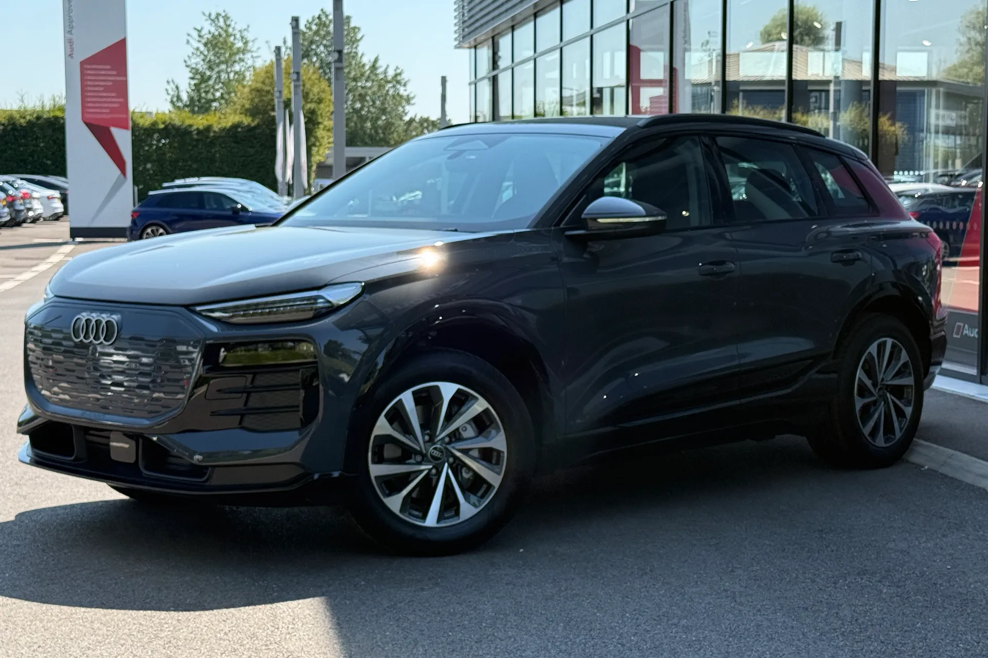 Audi Q6 e-tron thumbnail image number 5
