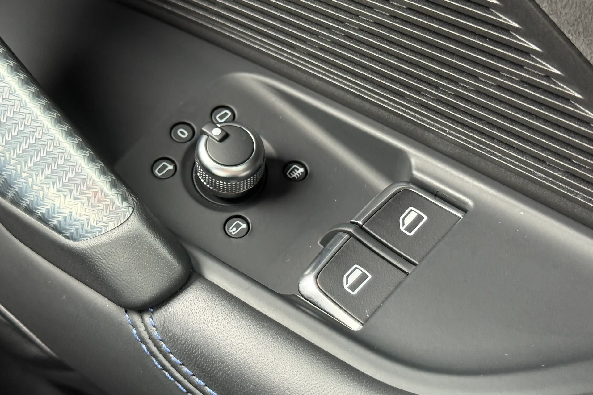 Audi TT thumbnail image number 17