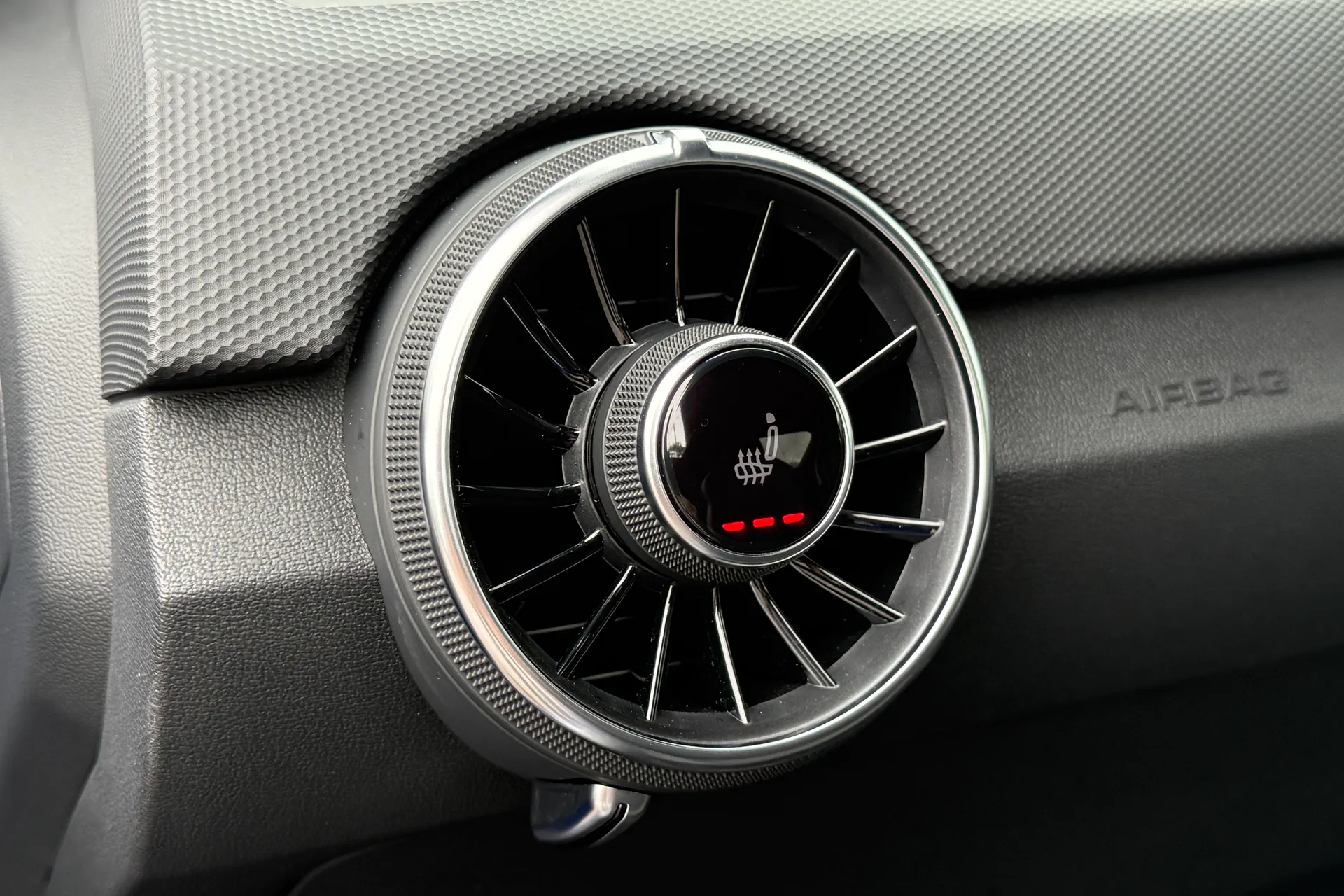 Audi TT thumbnail image number 14