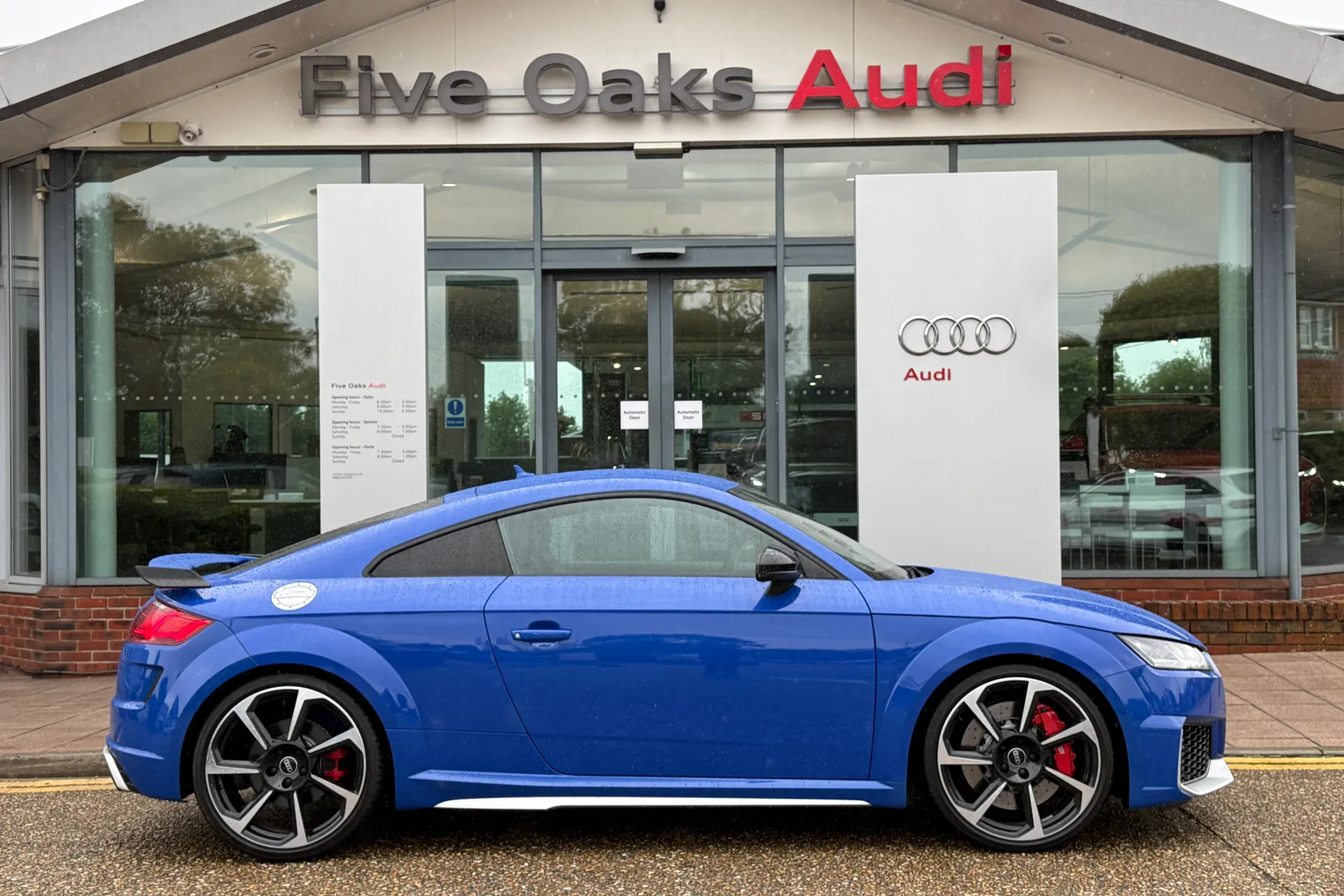 Audi TT thumbnail image number 2