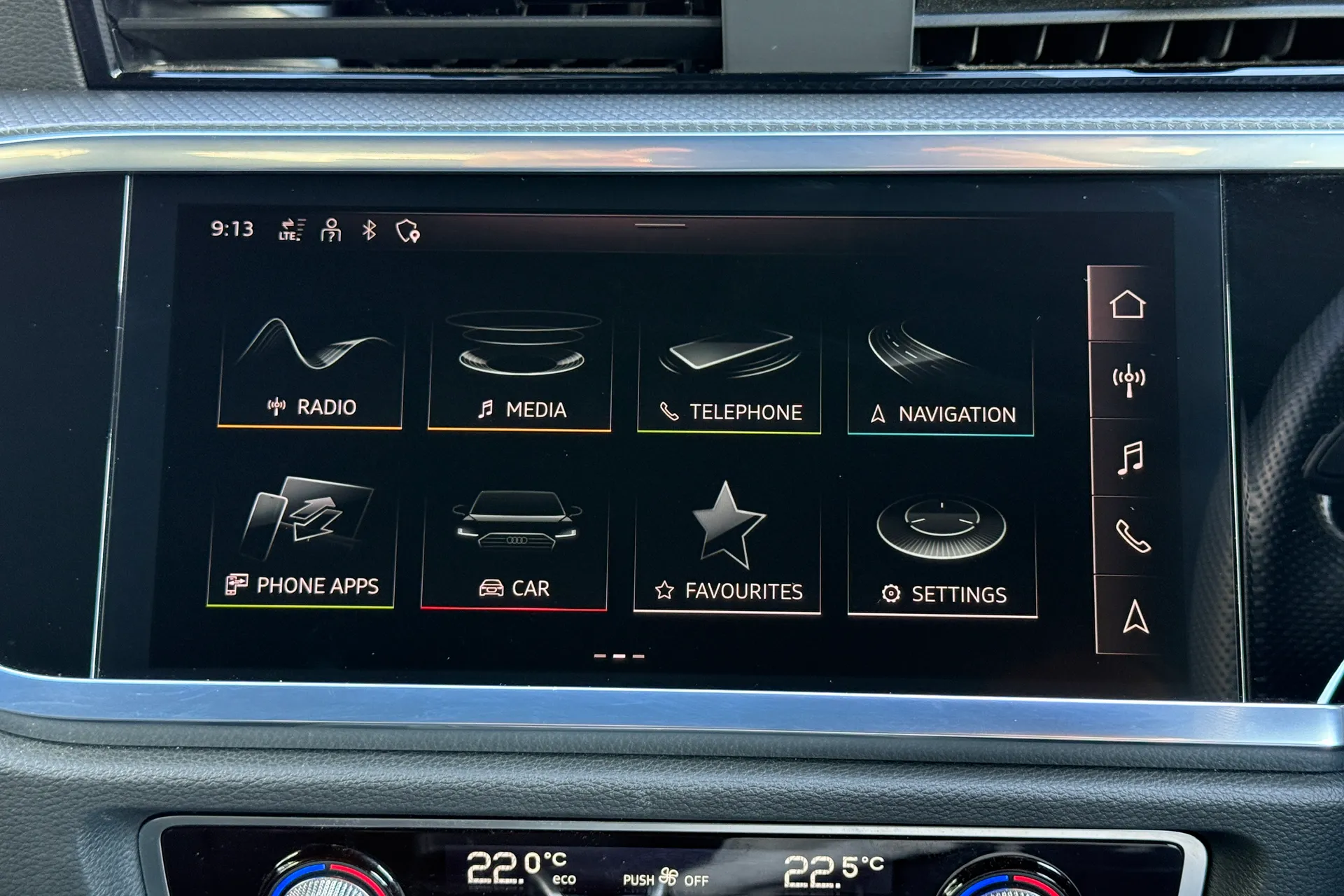Audi Q3 thumbnail image number 18