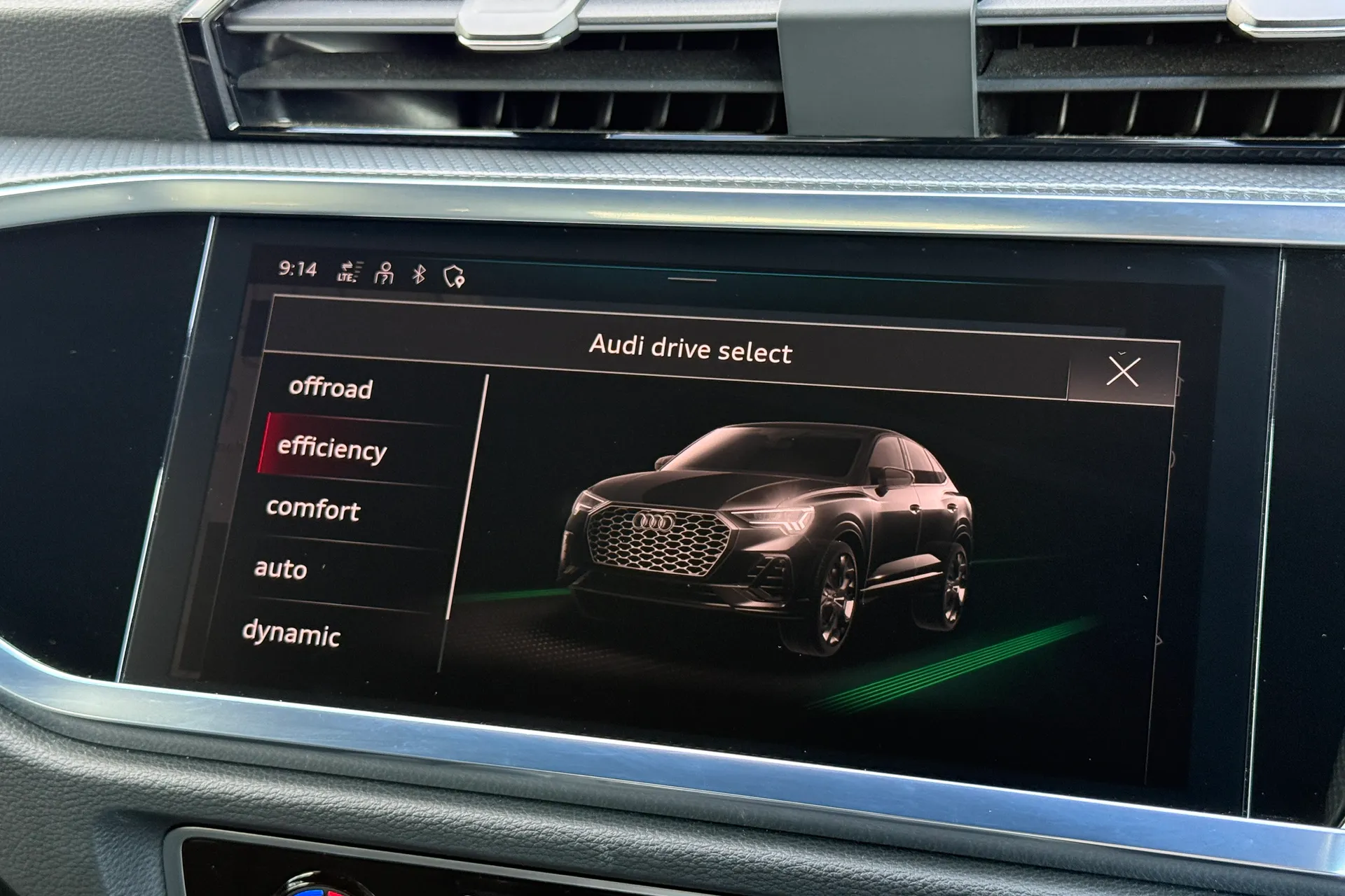 Audi Q3 thumbnail image number 36