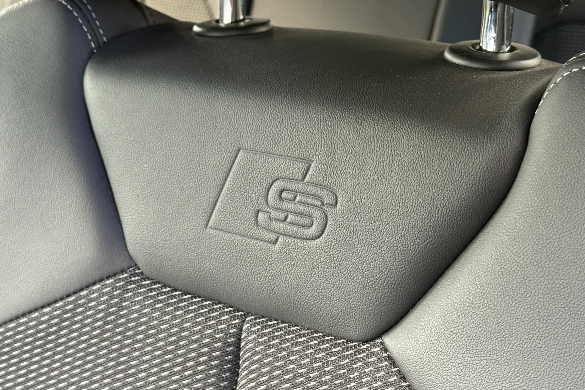 Audi Q3 thumbnail image number 37