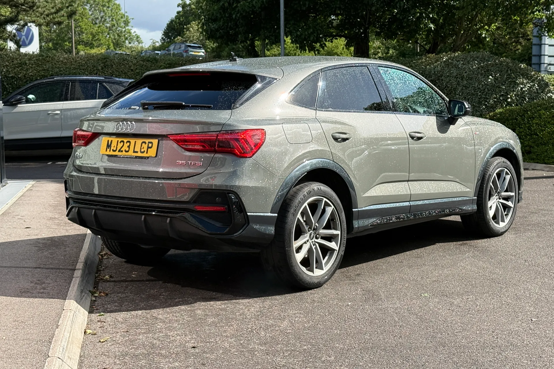 Audi Q3 thumbnail image number 11