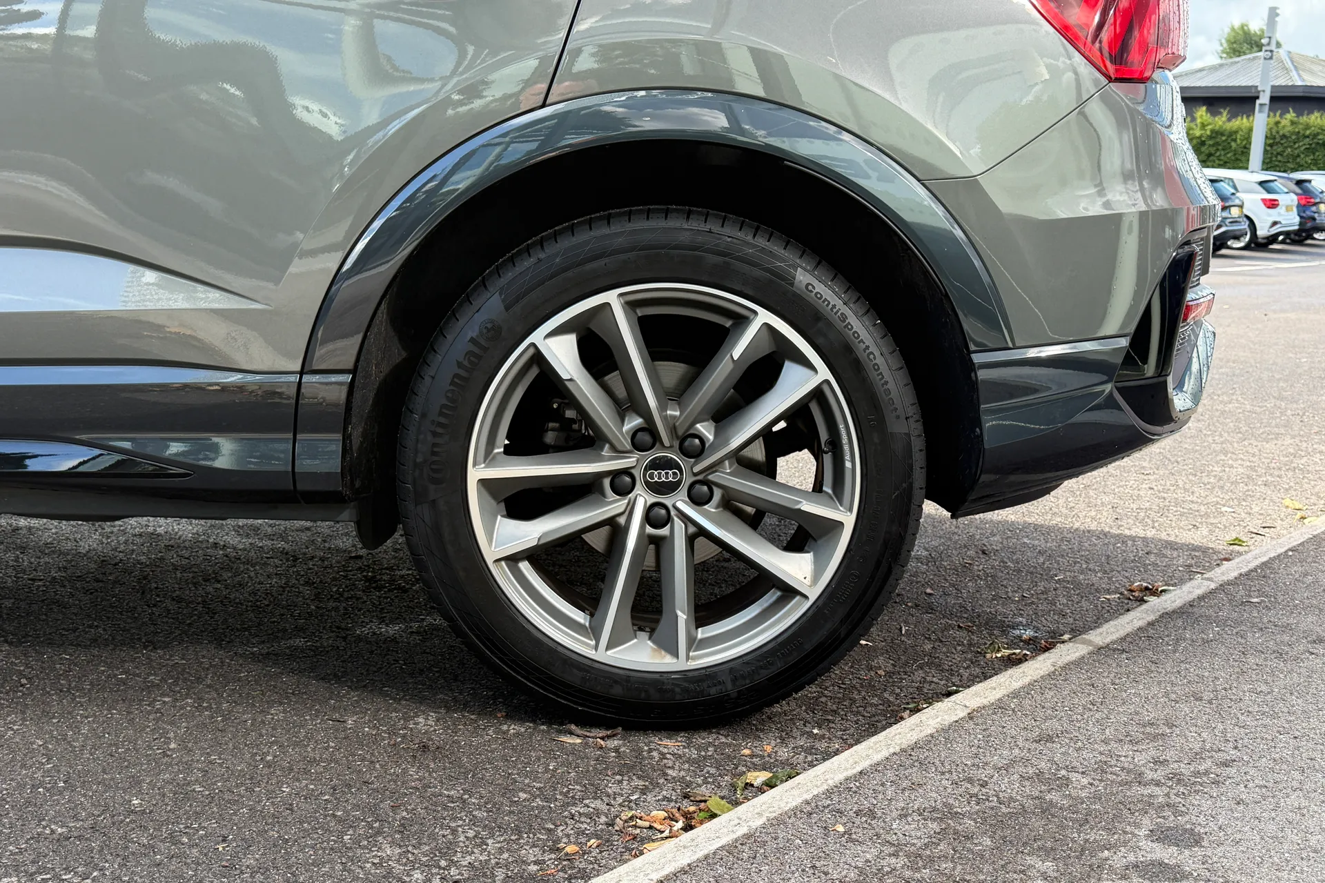 Audi Q3 thumbnail image number 16