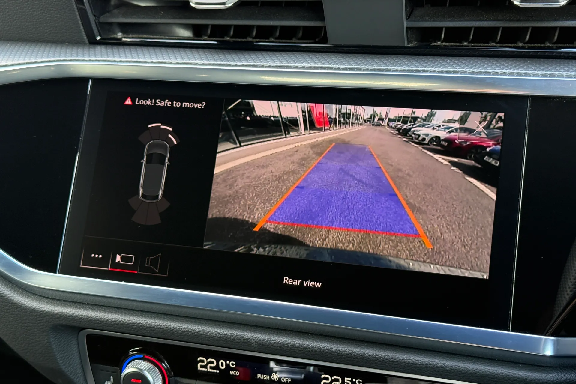 Audi Q3 thumbnail image number 3